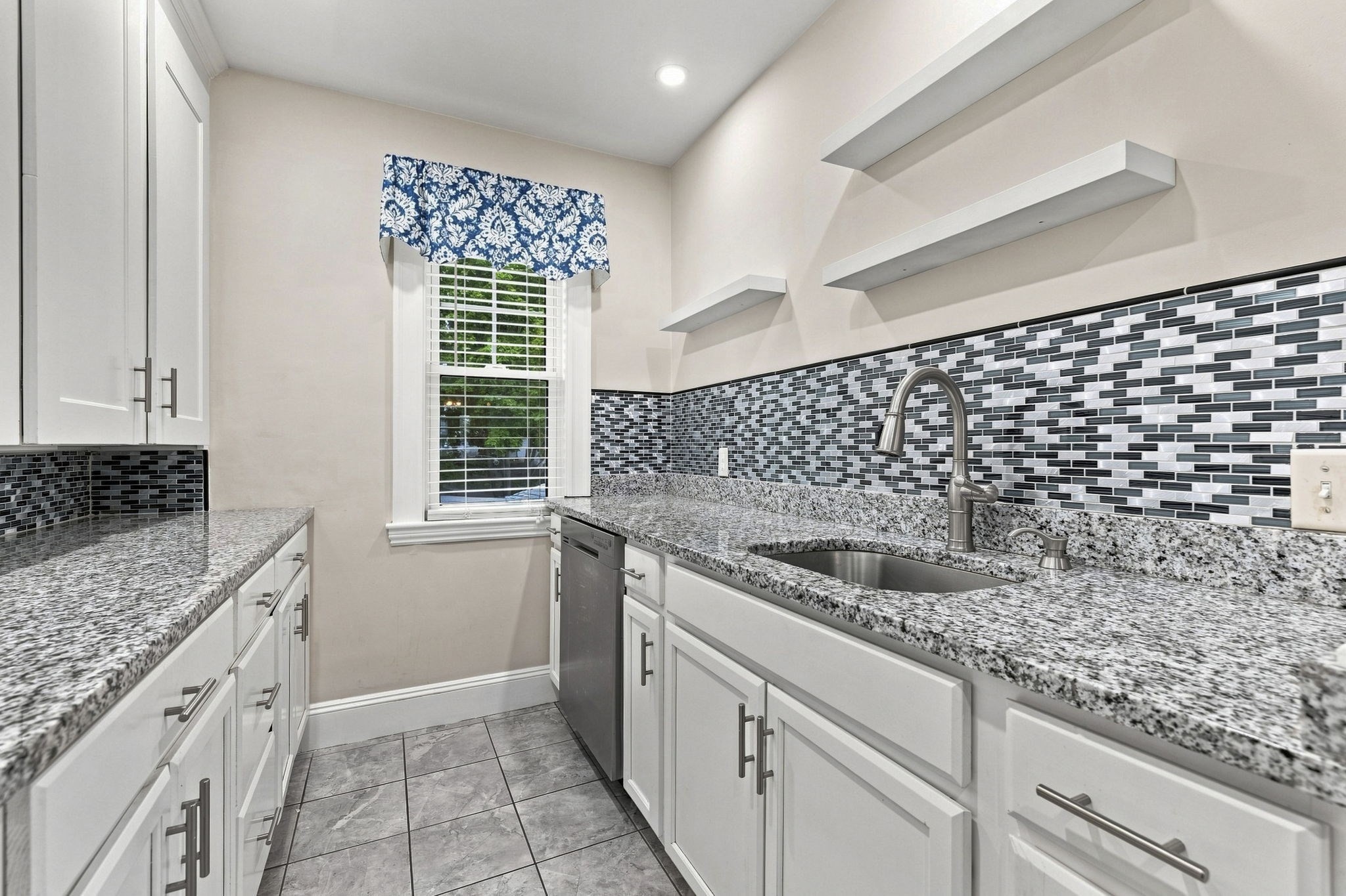 40 County St # B Property Photo 16