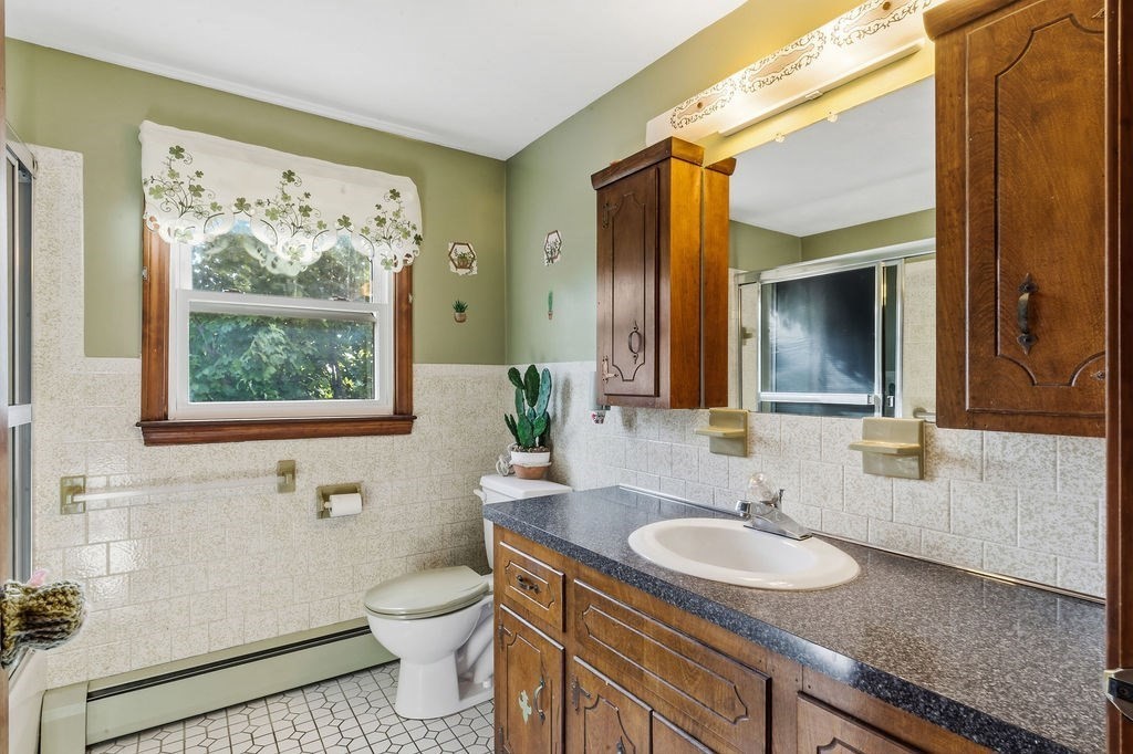 7 Charlotte Dr Property Photo 9
