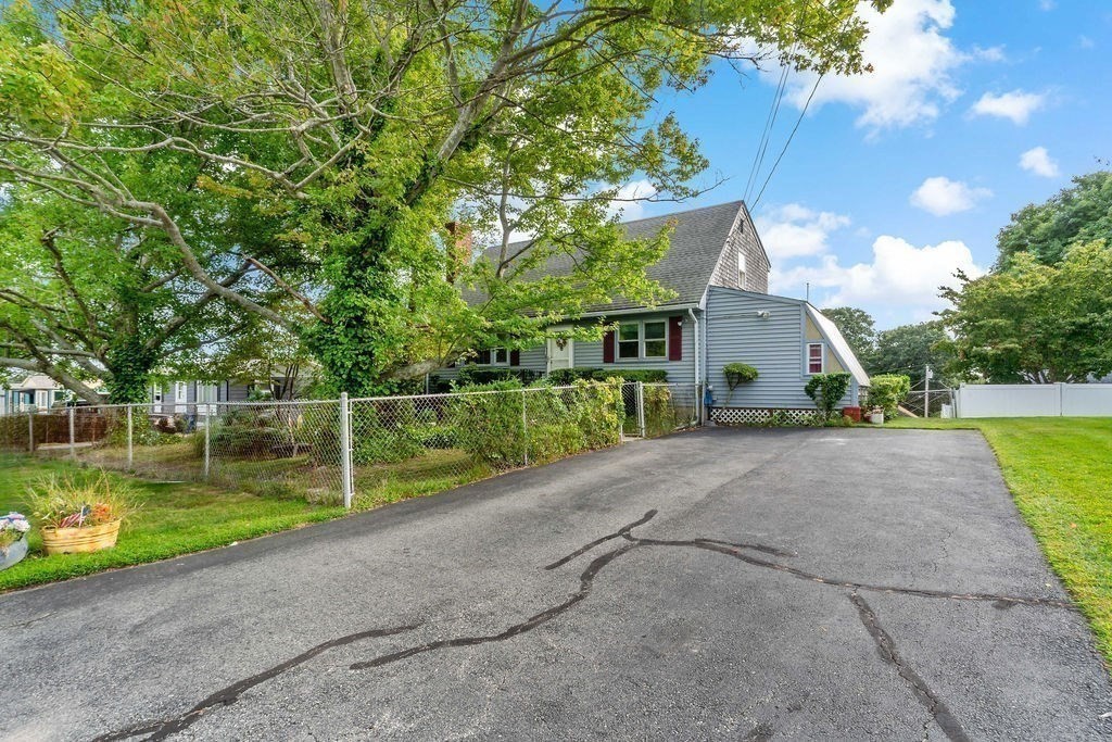 7 Charlotte Dr Property Photo 14