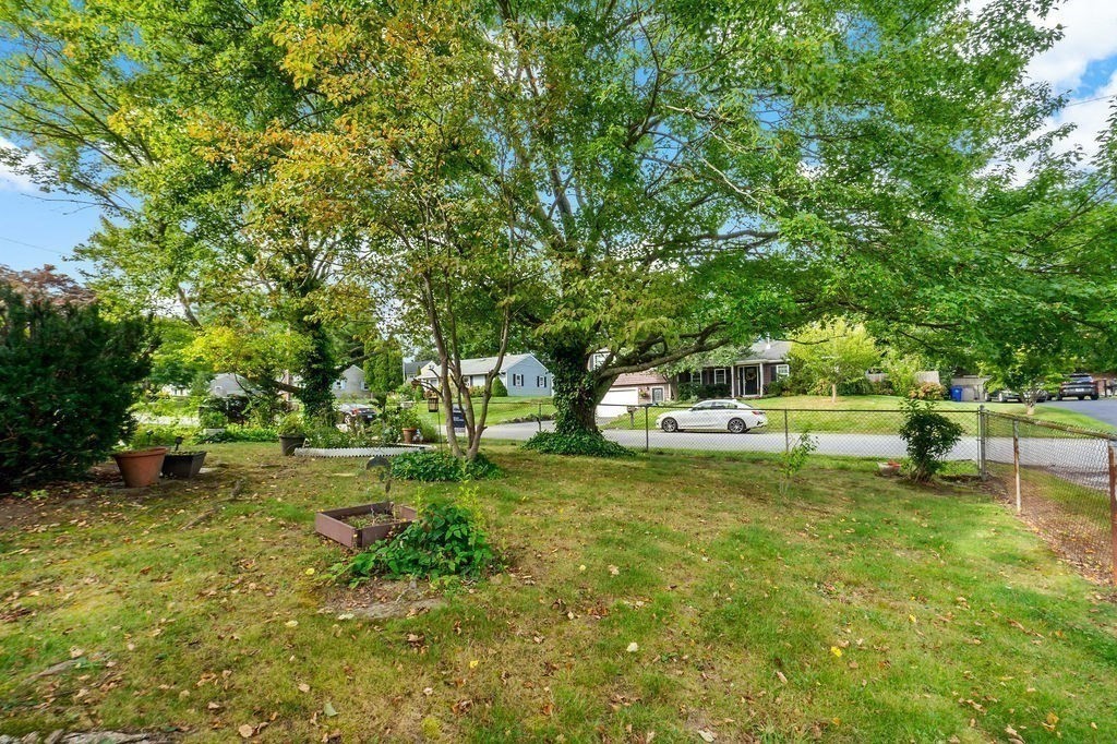 7 Charlotte Dr Property Photo 15
