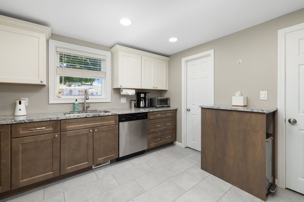 14 Sibley Property Photo 5