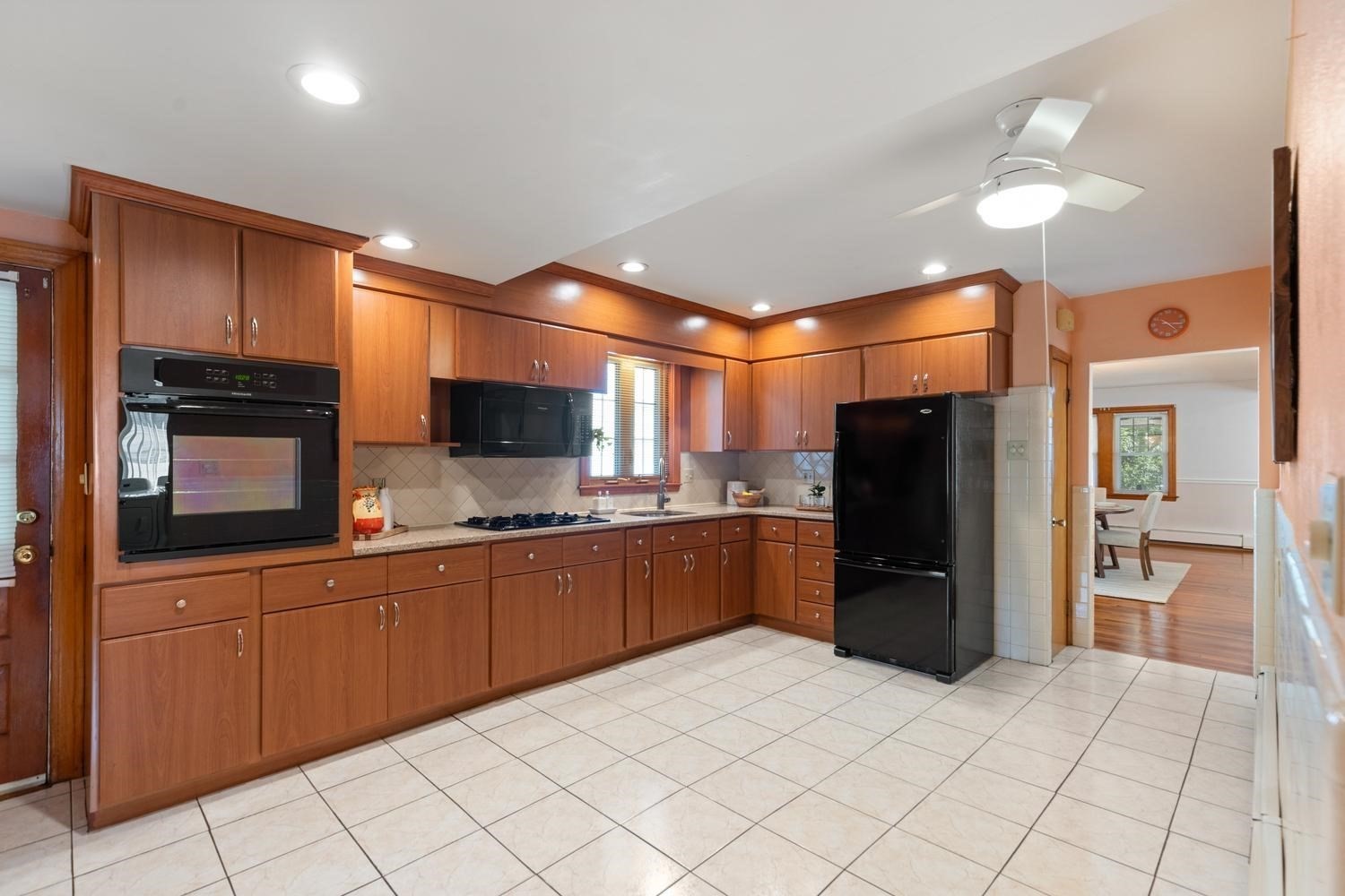 75 Park Ave Property Photo 11