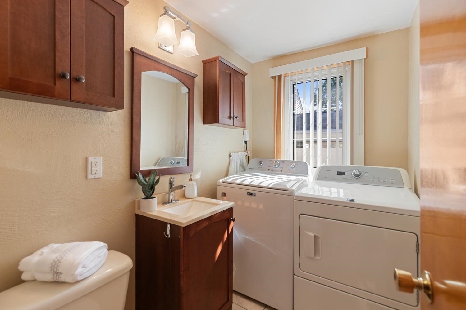 75 Park Ave Property Photo 19