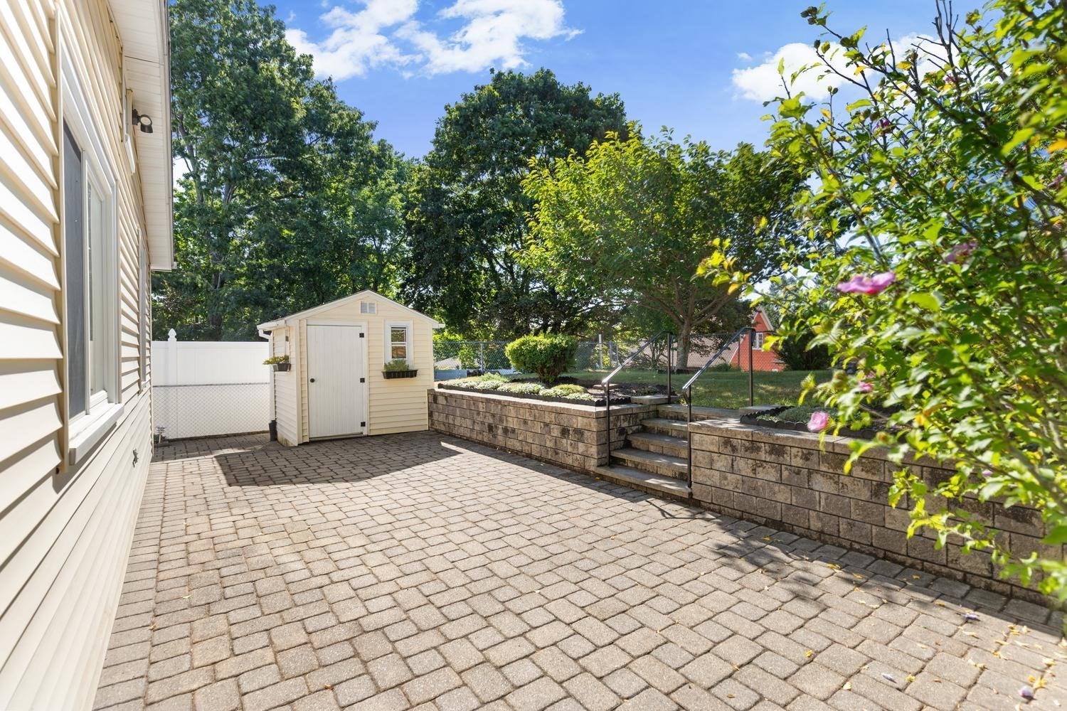 75 Park Ave Property Photo 26