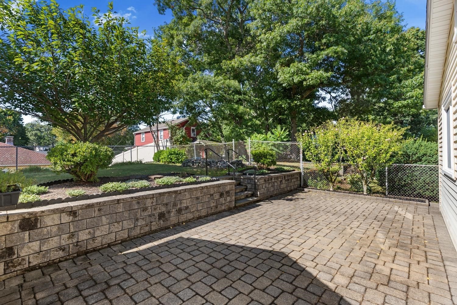 75 Park Ave Property Photo 28