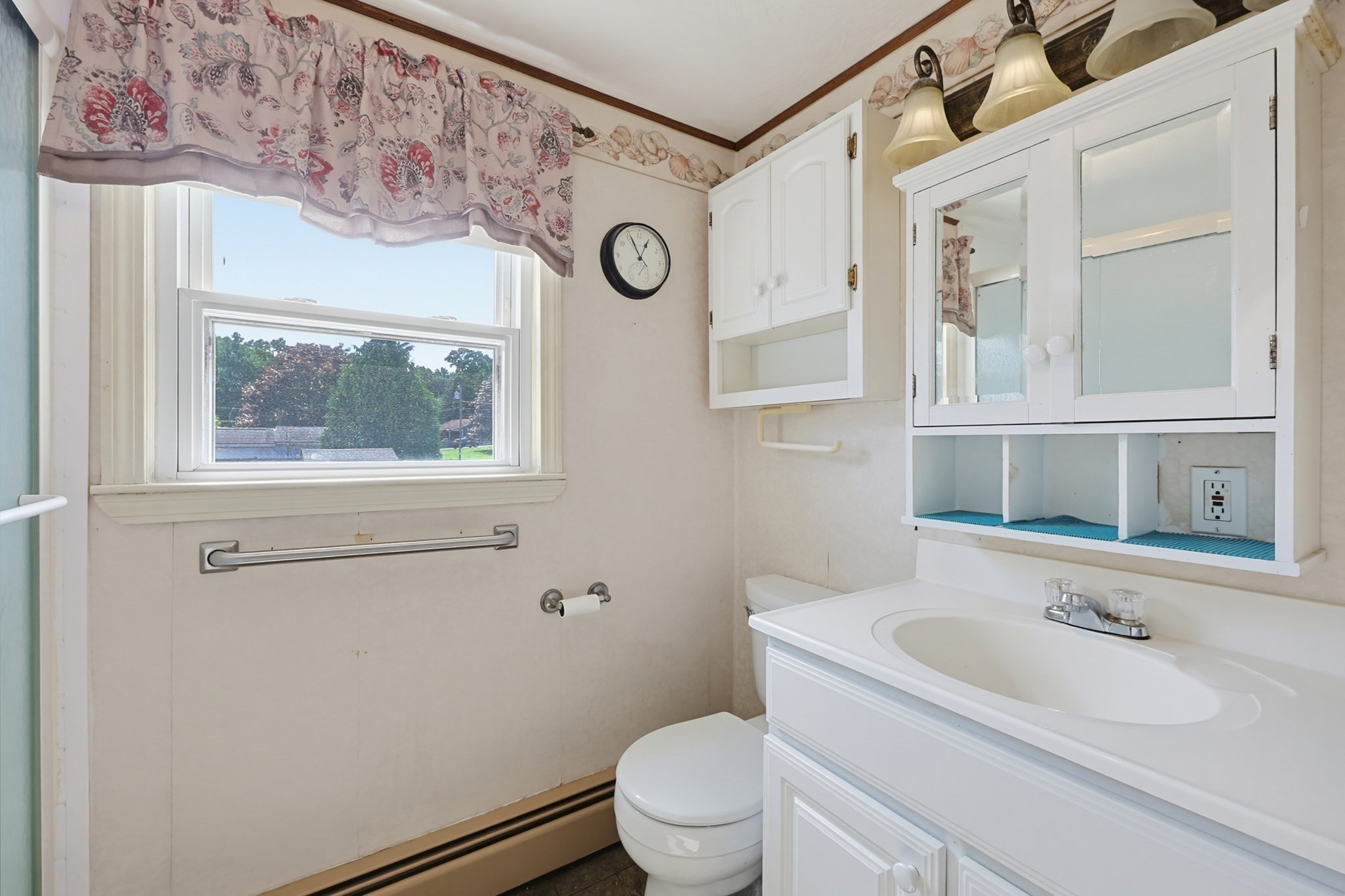 223 Reed Rd Property Photo 15