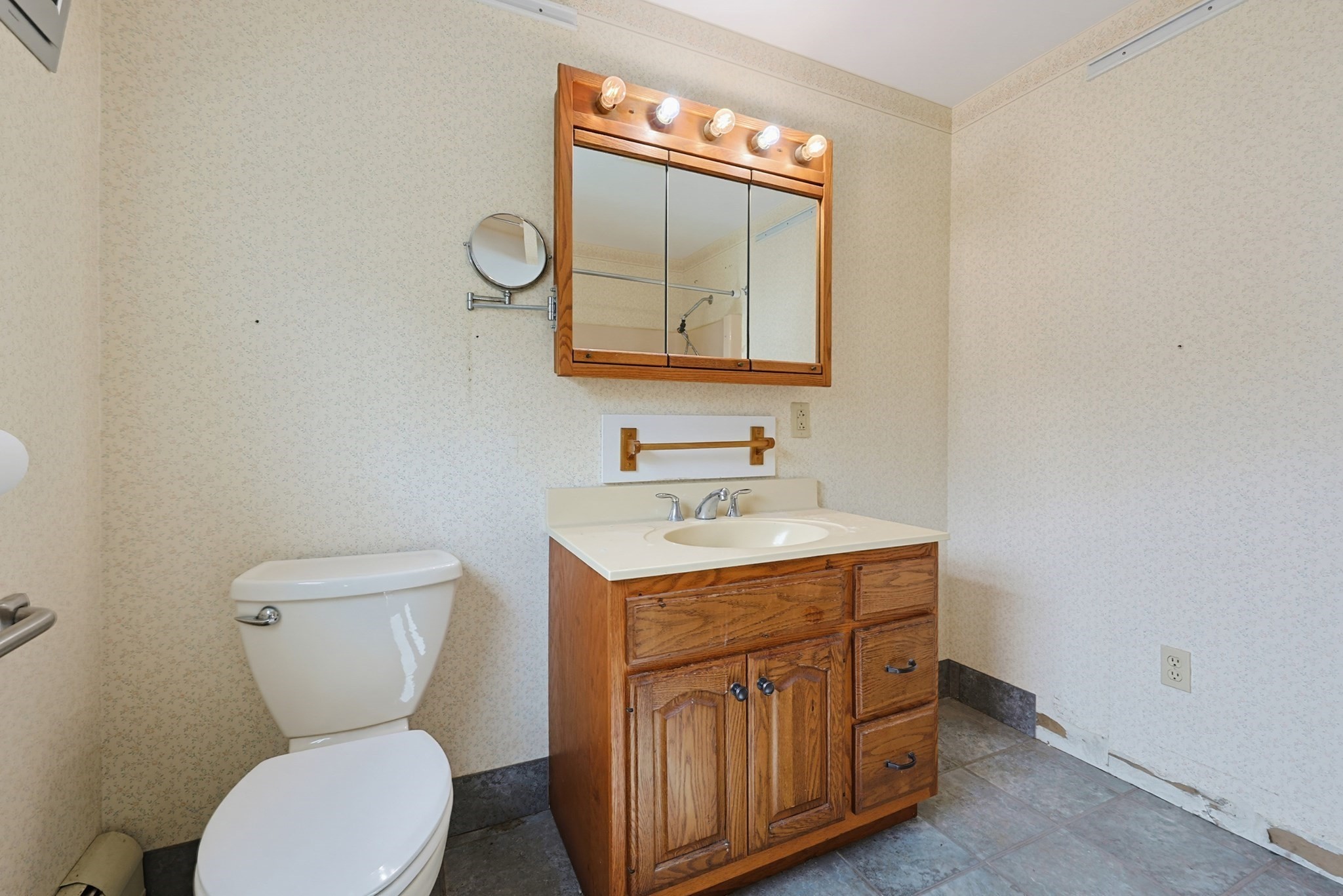 223 Reed Rd Property Photo 20