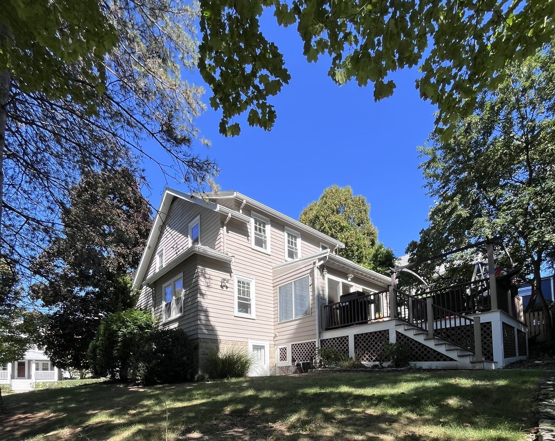 186 Highland Ave Property Photo 1