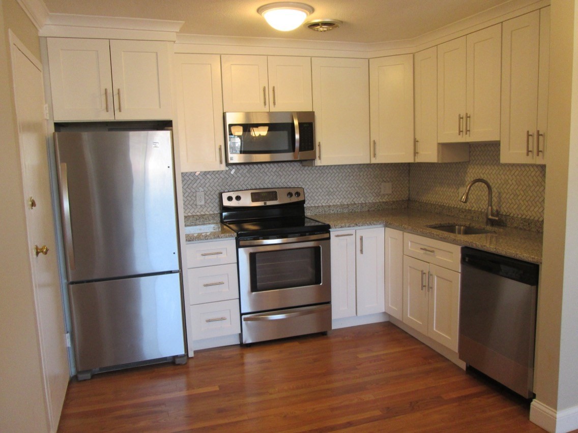 8R Riverside Street # 3 Property Photo 1