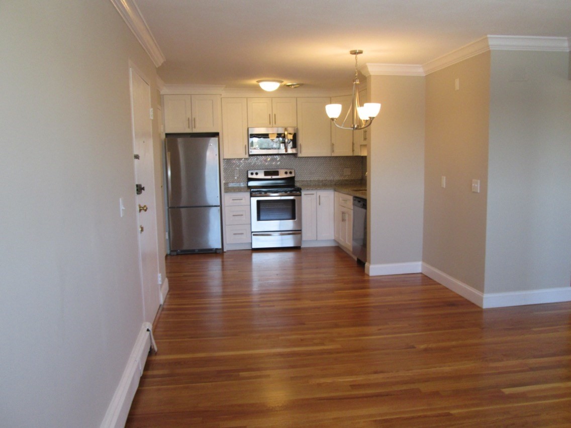 8r Riverside Street # 3 Property Photo 2