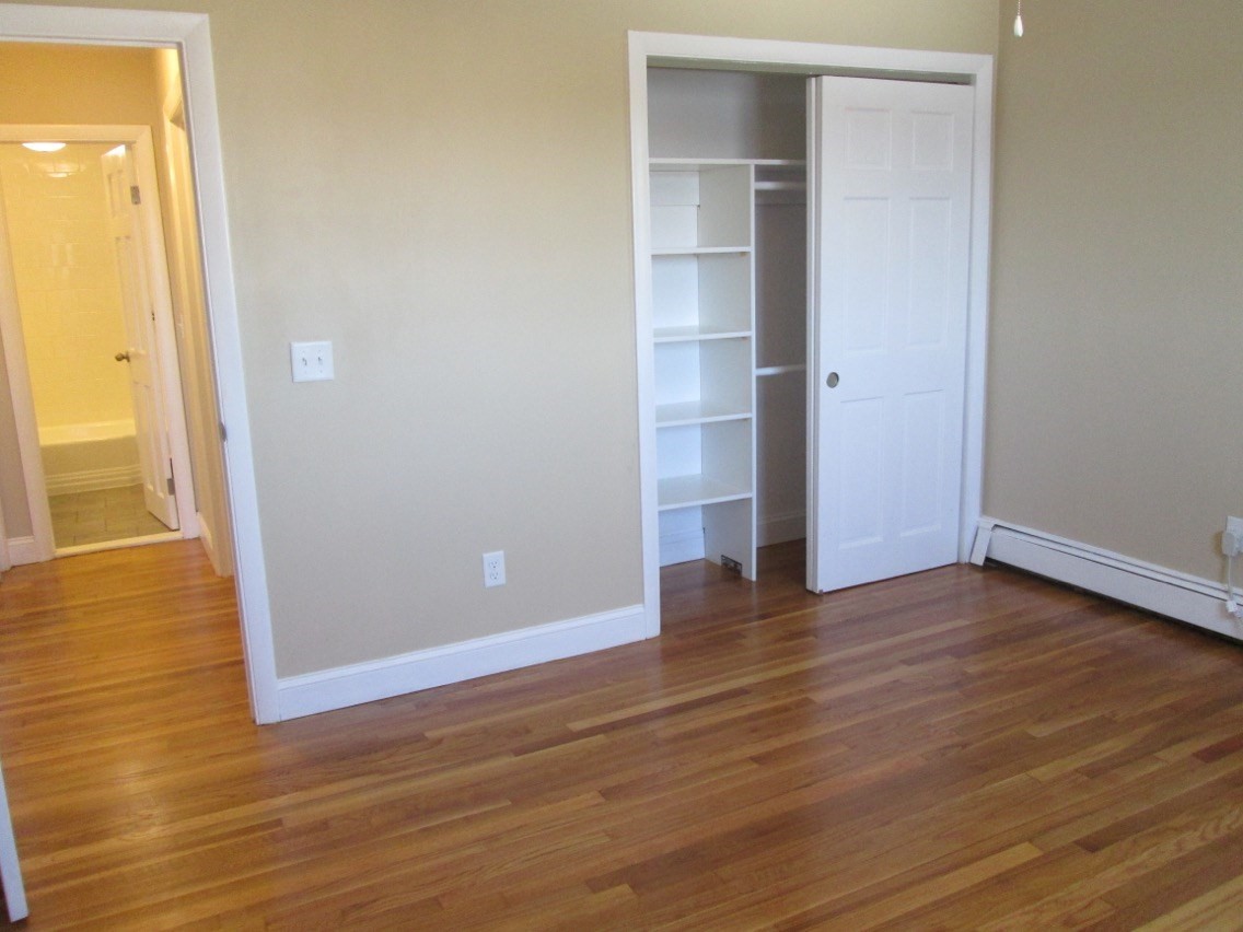 8r Riverside Street # 3 Property Photo 9