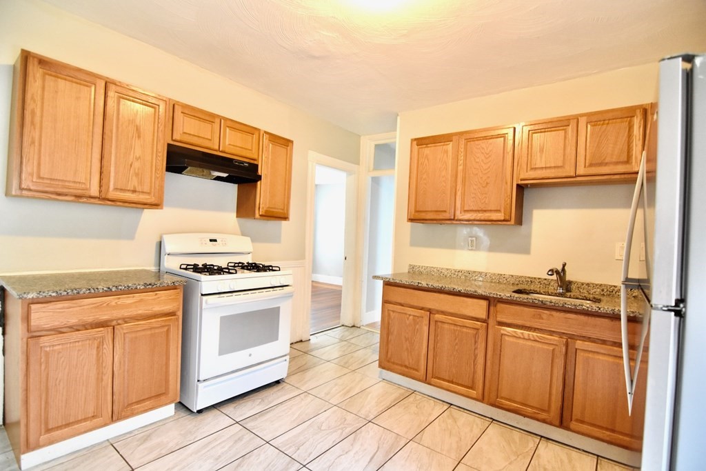 42 Colonial Ave # 2 Property Photo 4