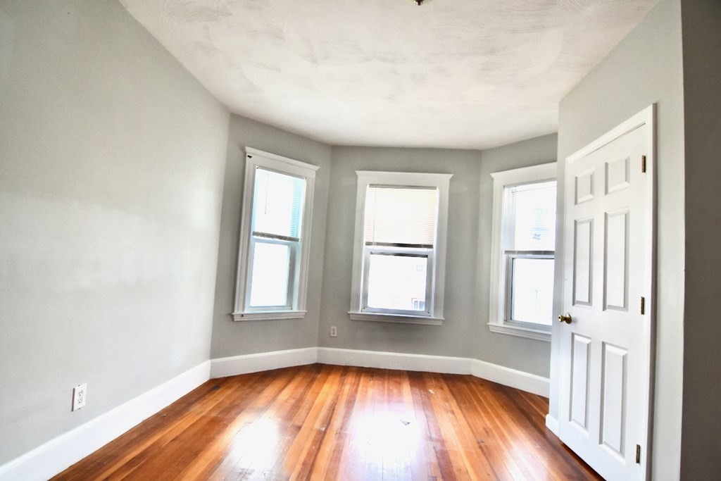 42 Colonial Ave # 2 Property Photo 6