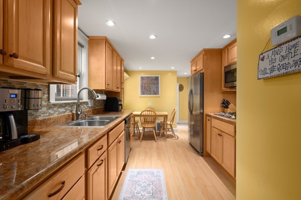 128 Collins St Property Photo 3