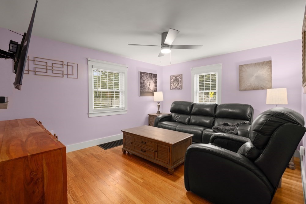 128 Collins St Property Photo 6