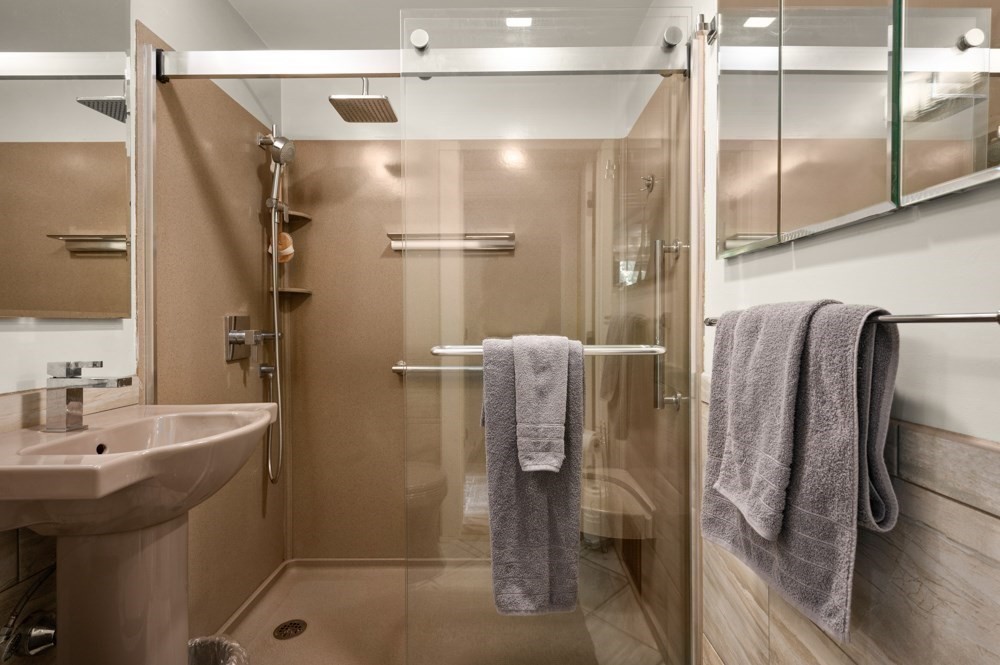 128 Collins St Property Photo 10