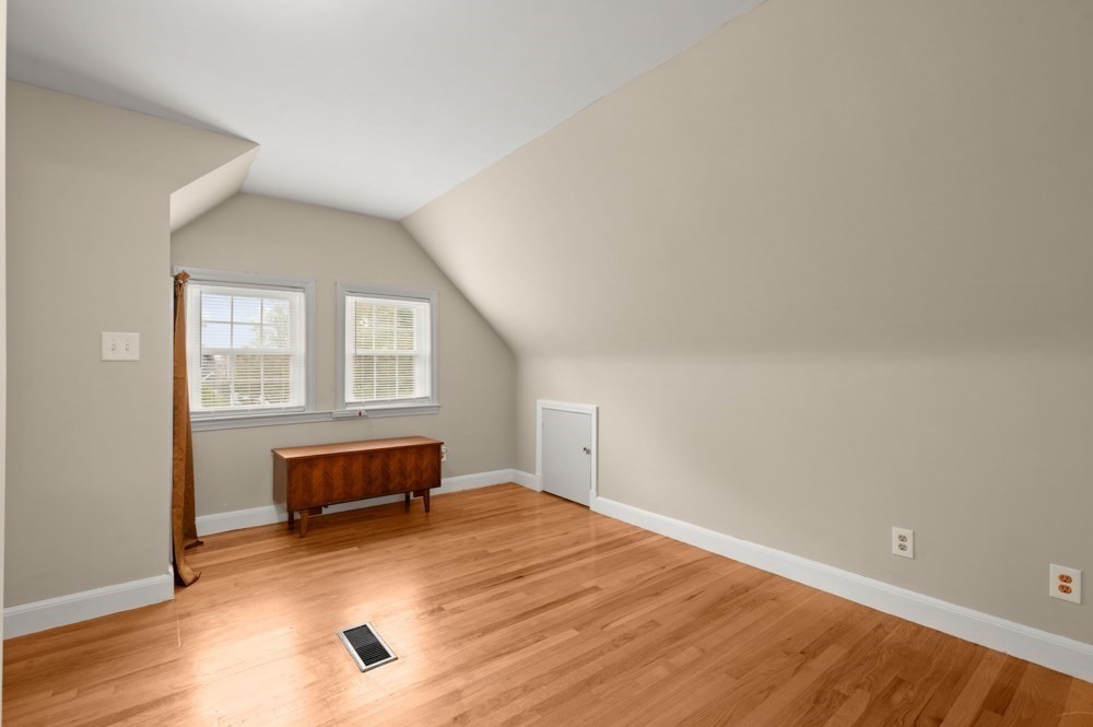 128 Collins St Property Photo 18