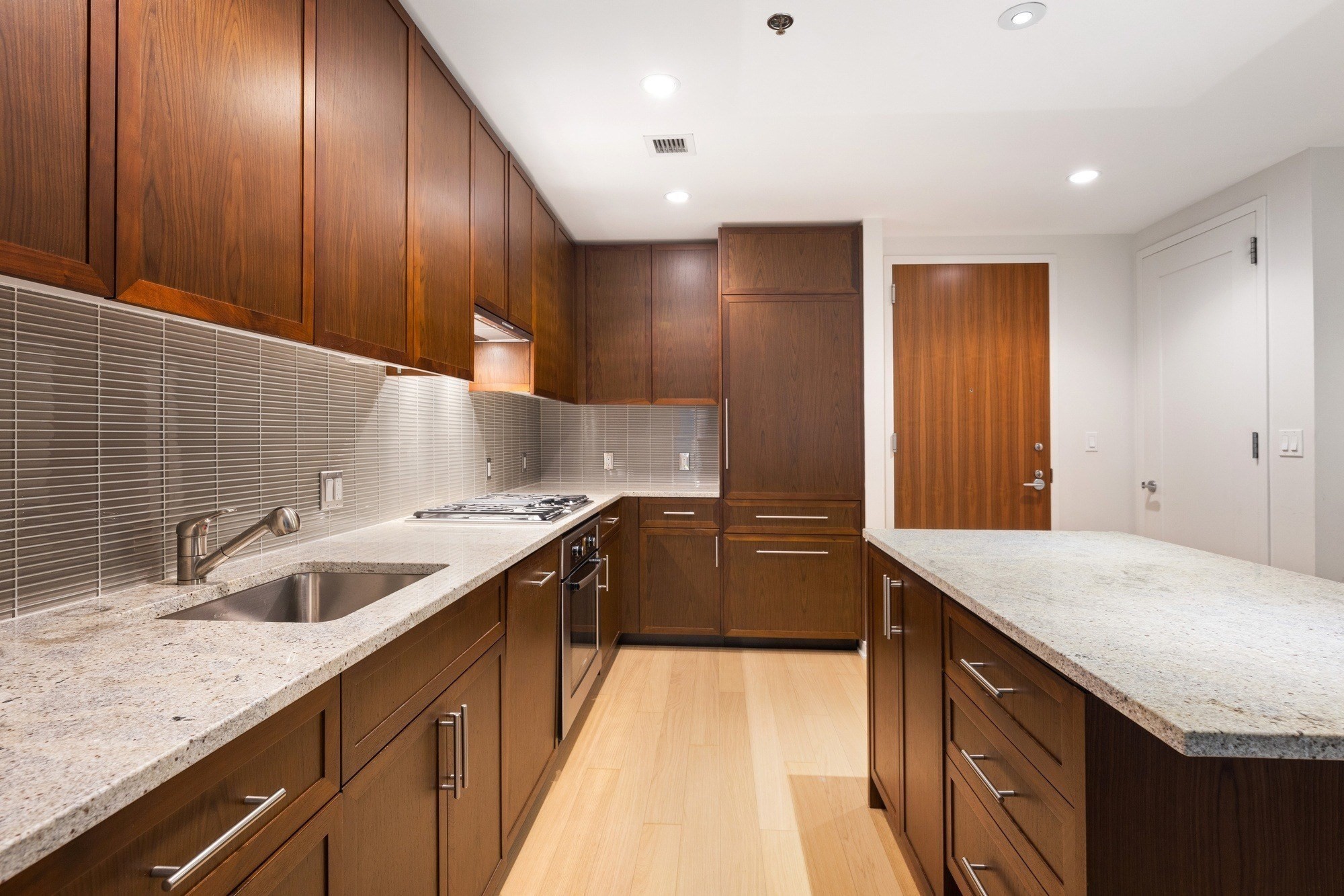 580 Washington # 204 Property Photo 1