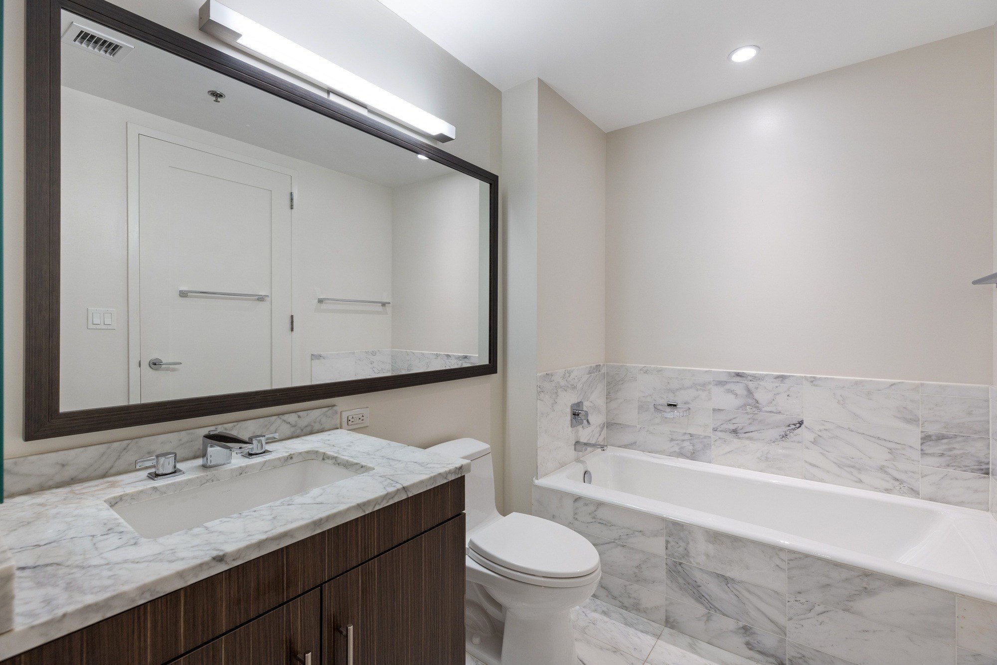 580 Washington # 204 Property Photo 12