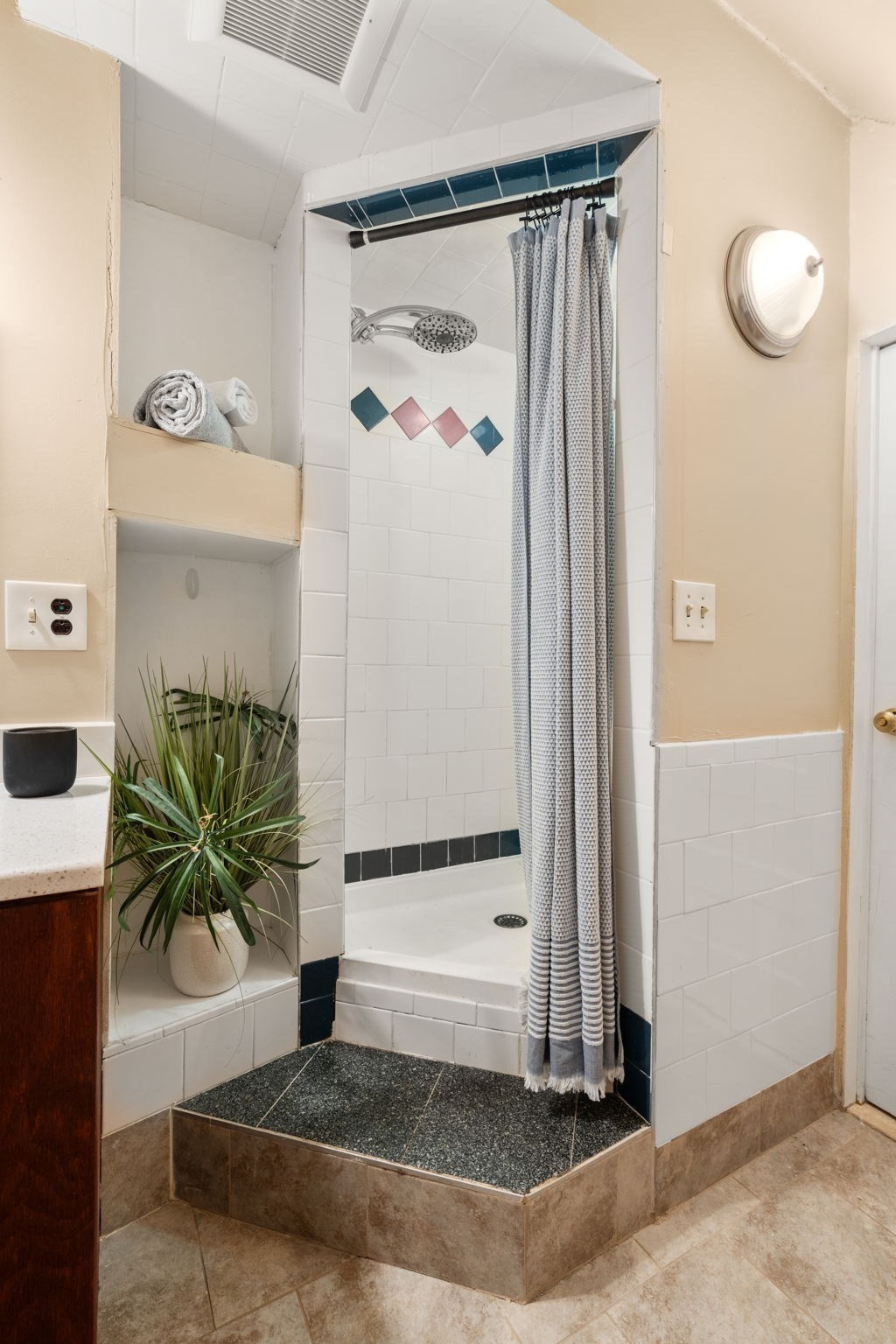 305 Central Street Property Photo 28