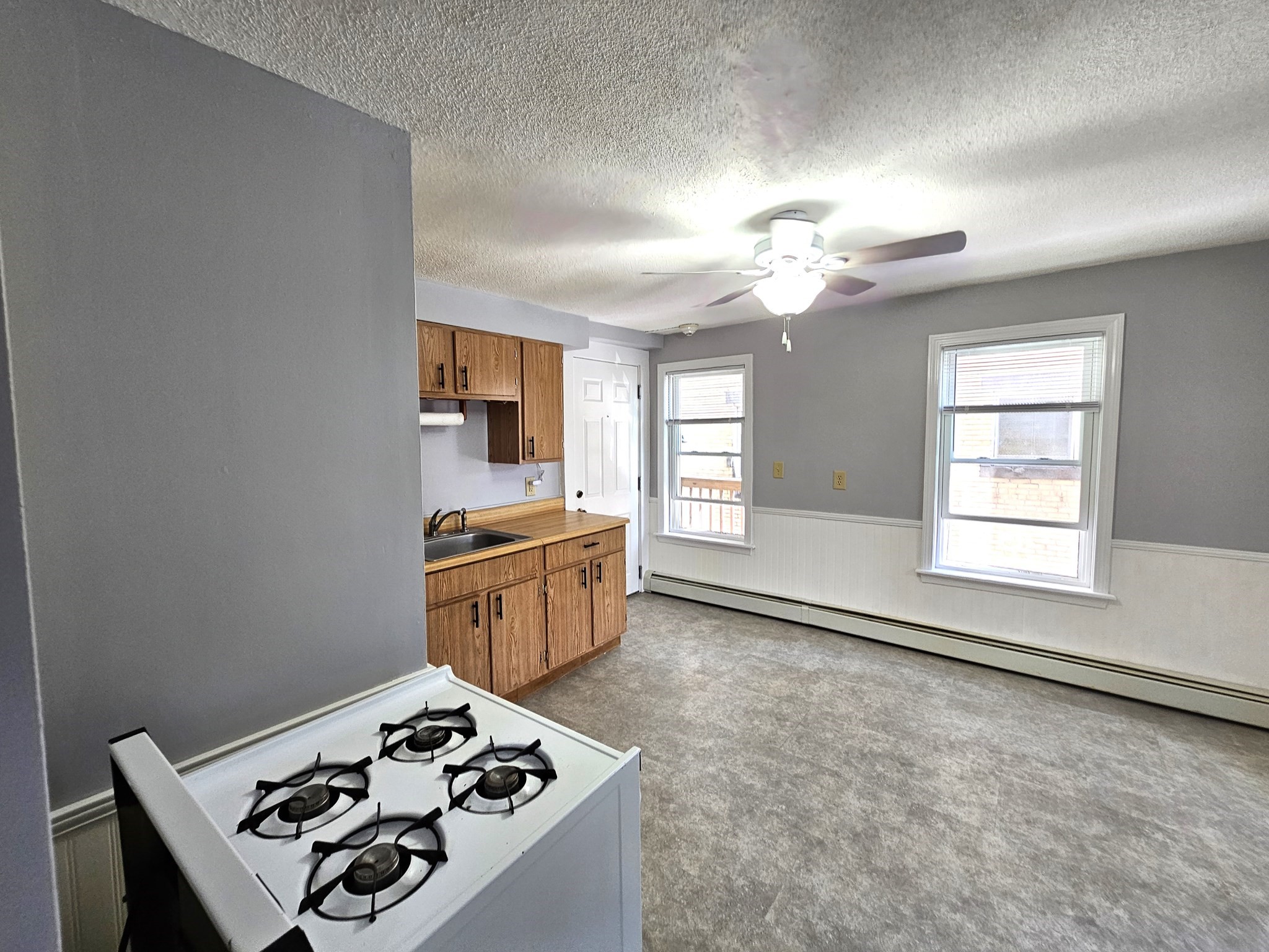 558 East School St Property Photo 10