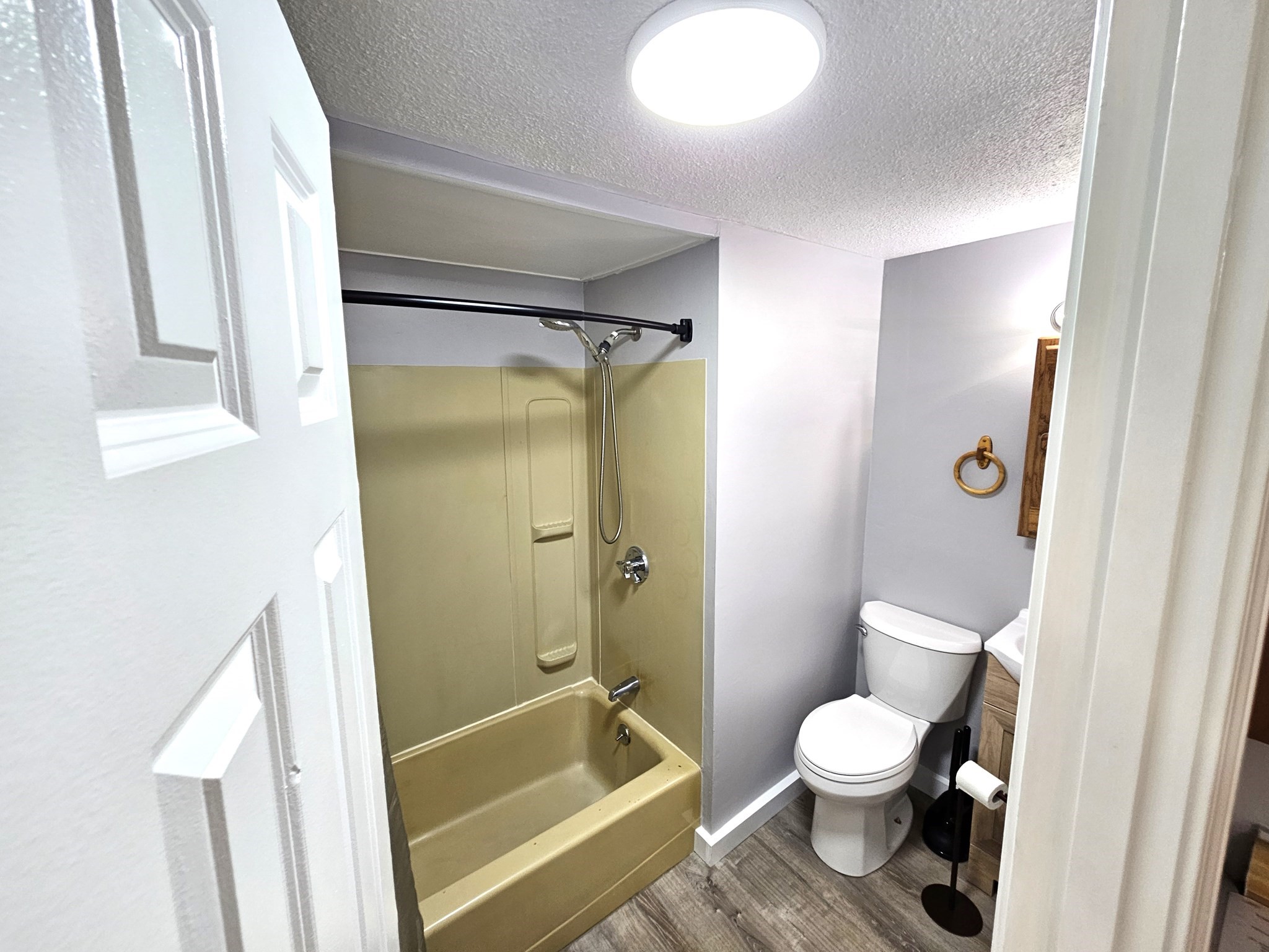 558 East School St Property Photo 12