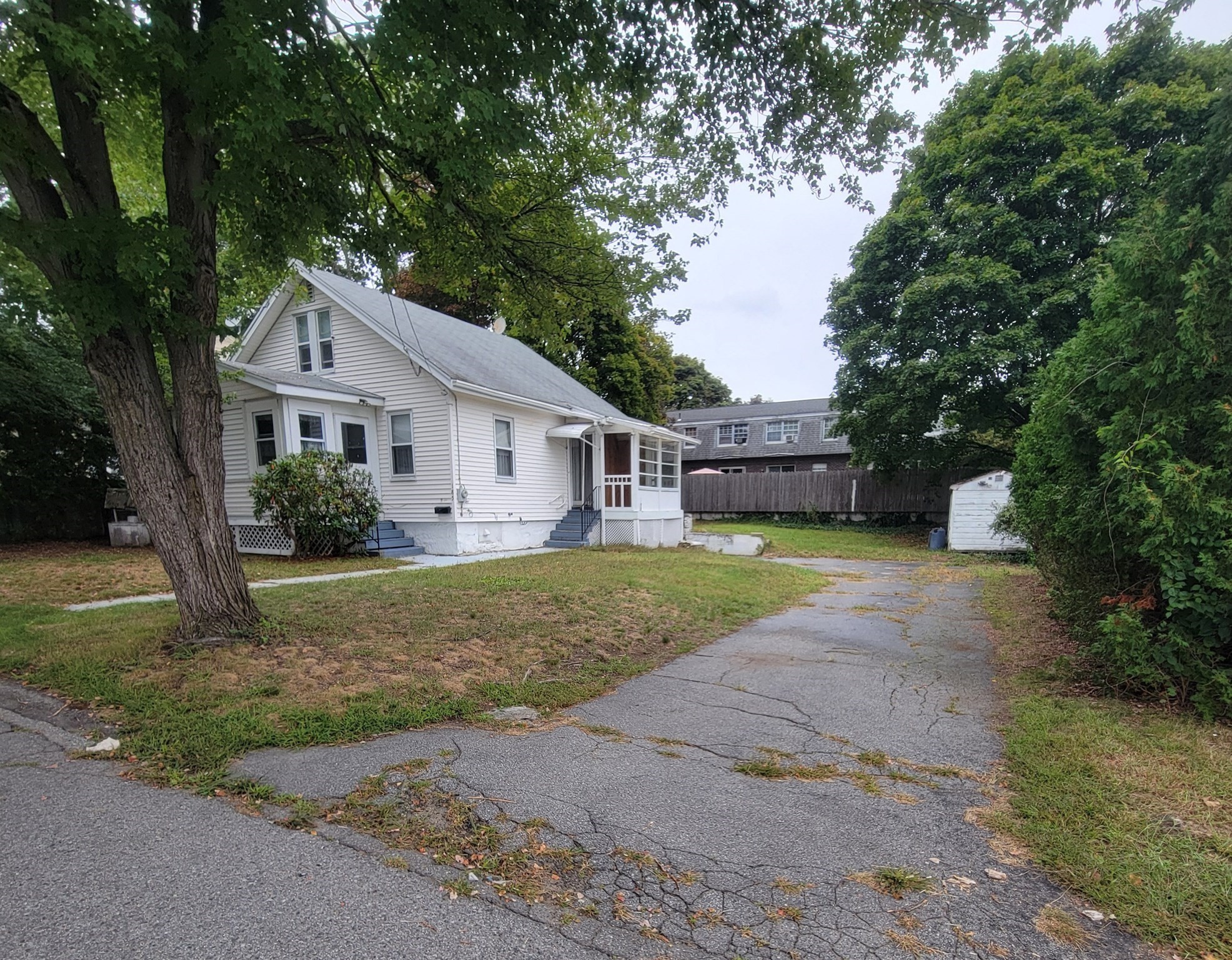 185 Dracut St Property Photo 2
