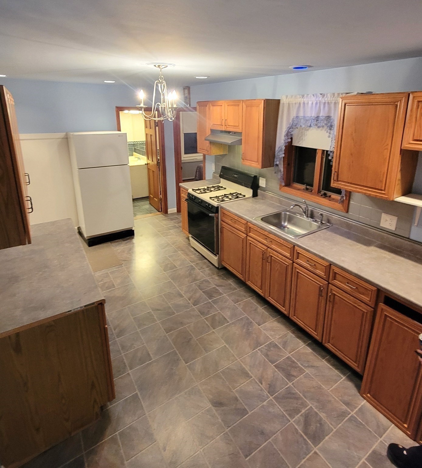 185 Dracut St Property Photo 3