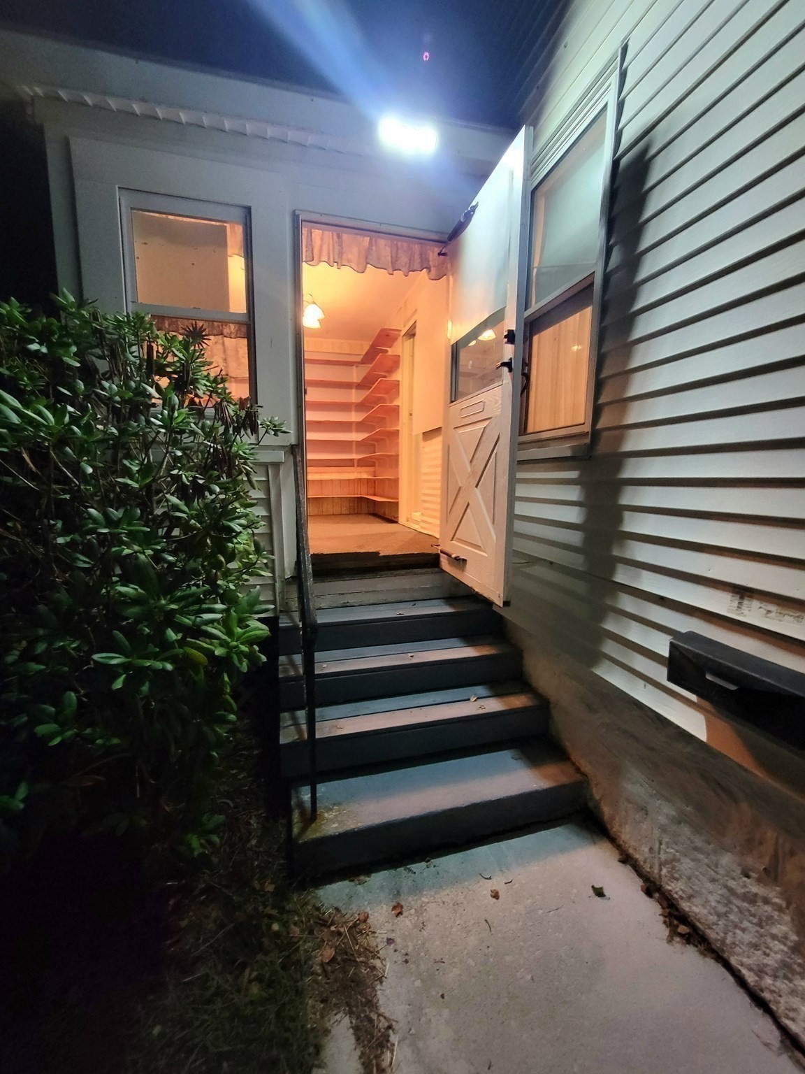 185 Dracut St Property Photo 15