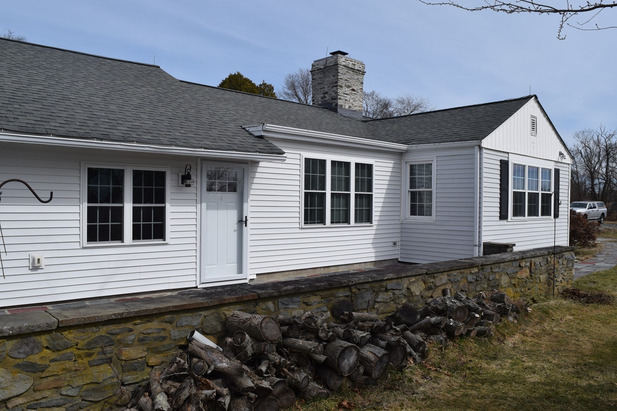 475 Cedar Ave Property Photo 4