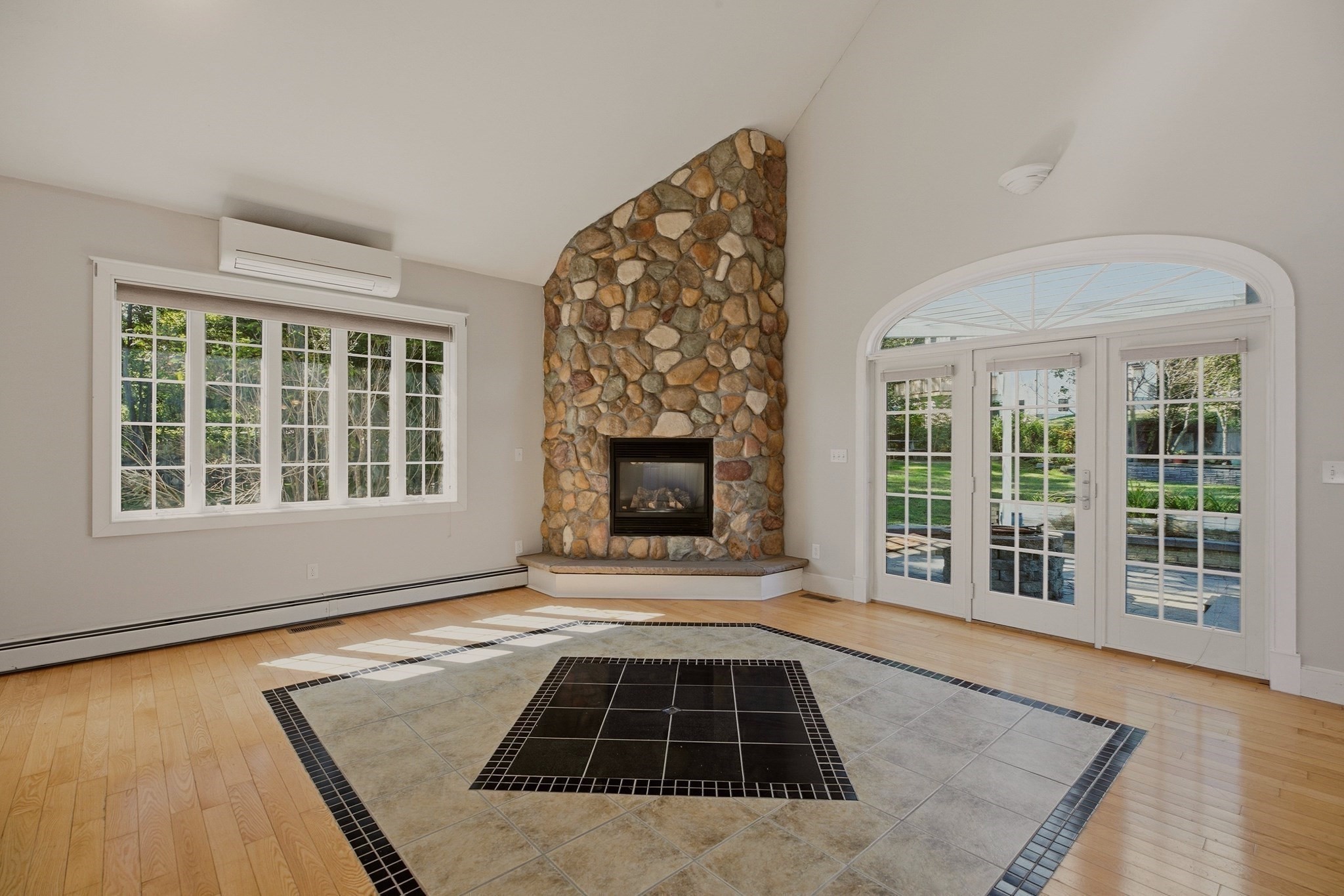 33 Flores Property Photo 5