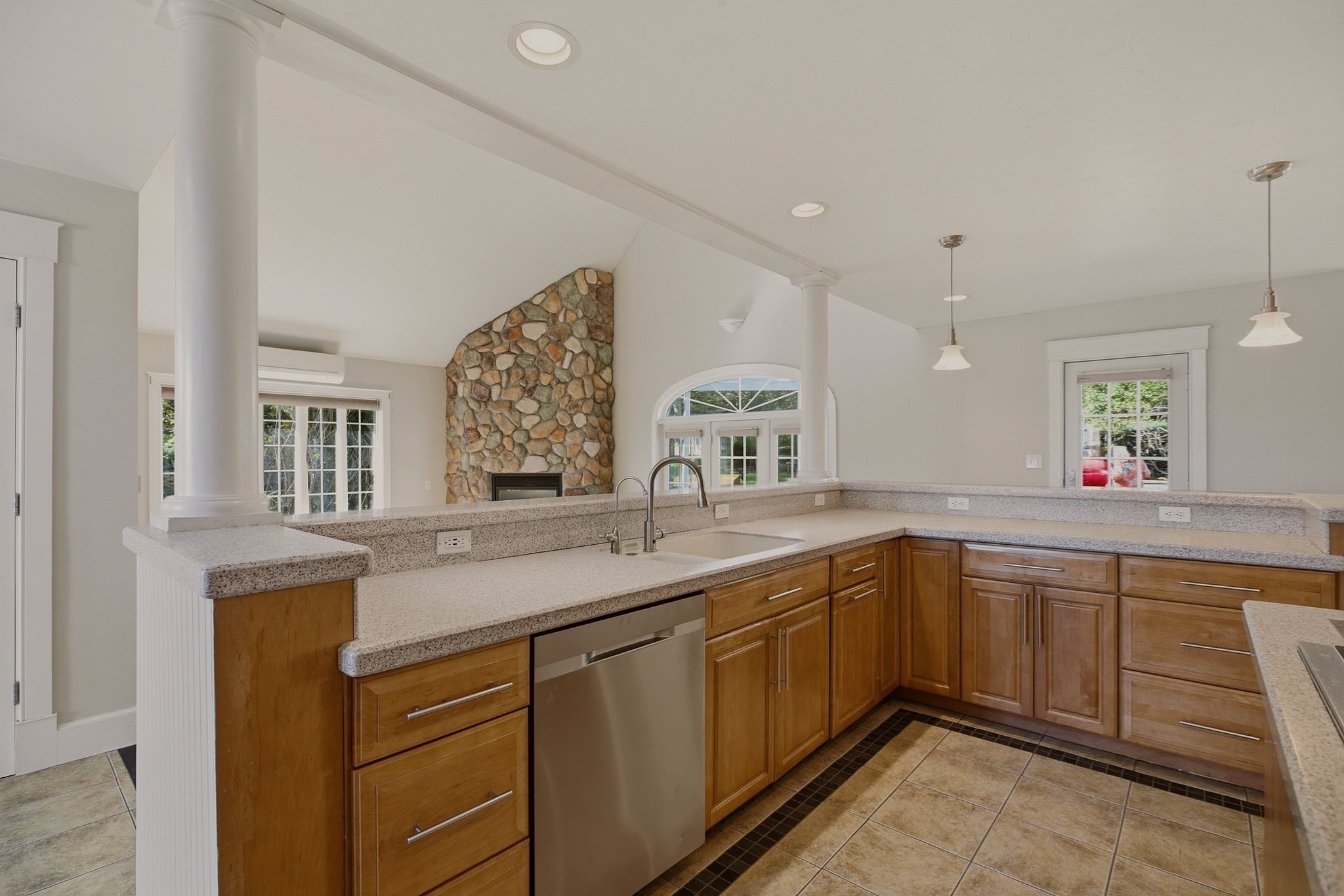 33 Flores Property Photo 7