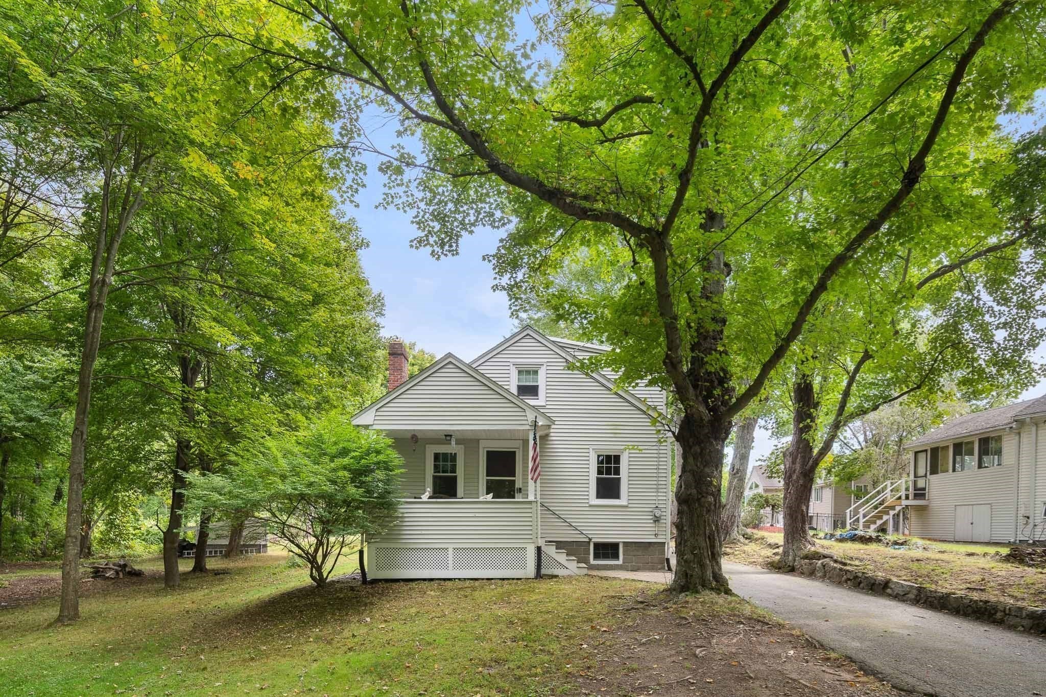 39 Montrose Ave Property Photo 2
