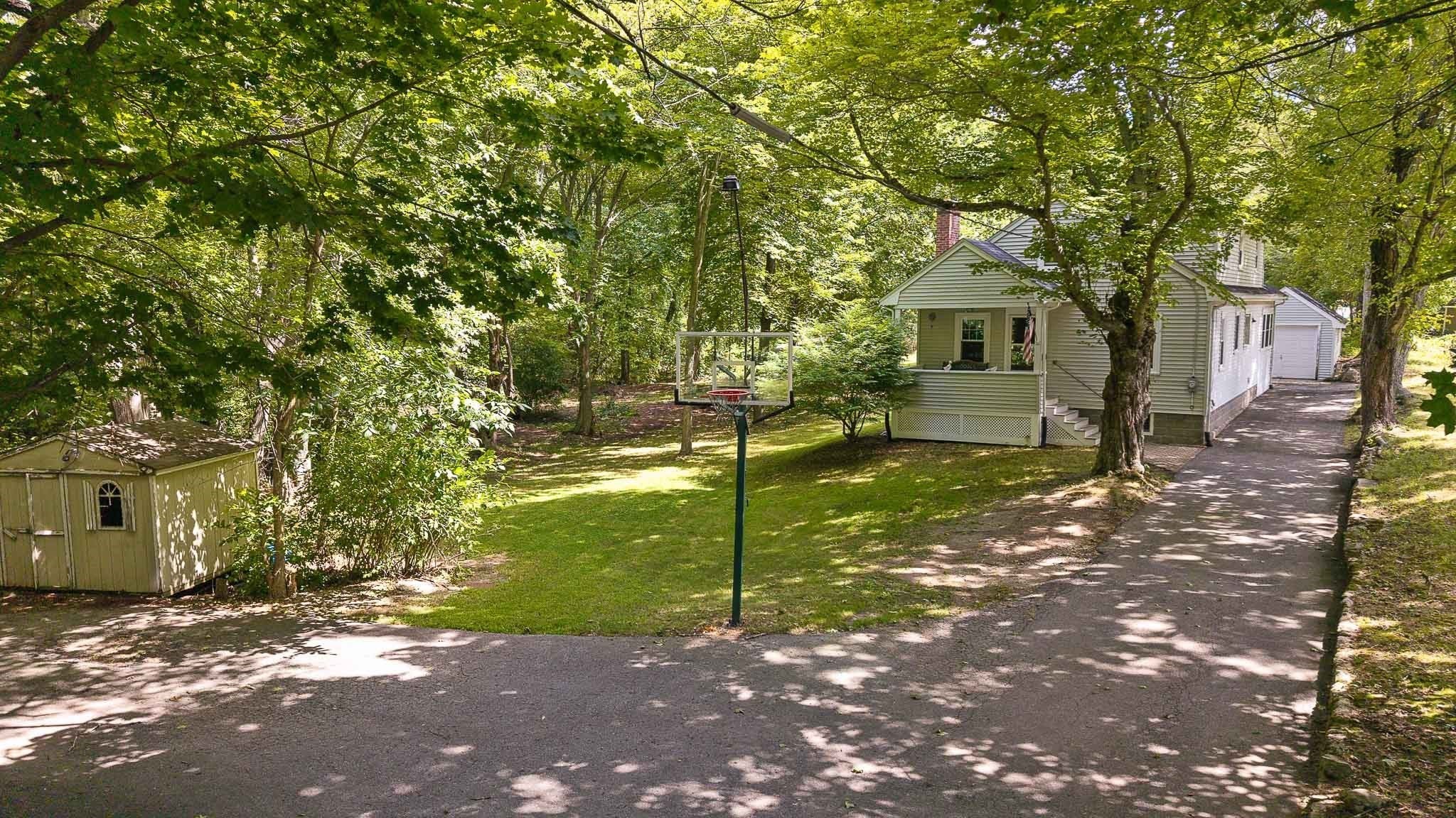 39 Montrose Ave Property Photo 34