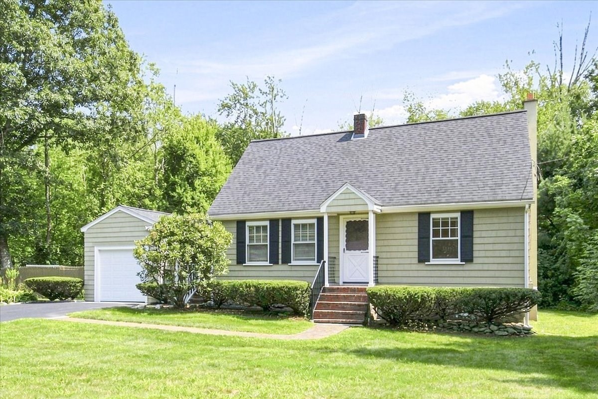 924 Washington St Property Photo 1