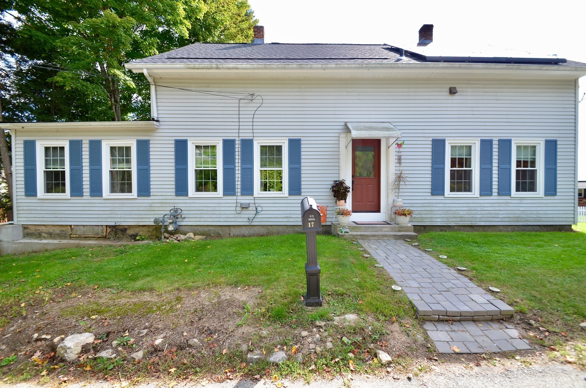 17 Highland St Property Photo 1