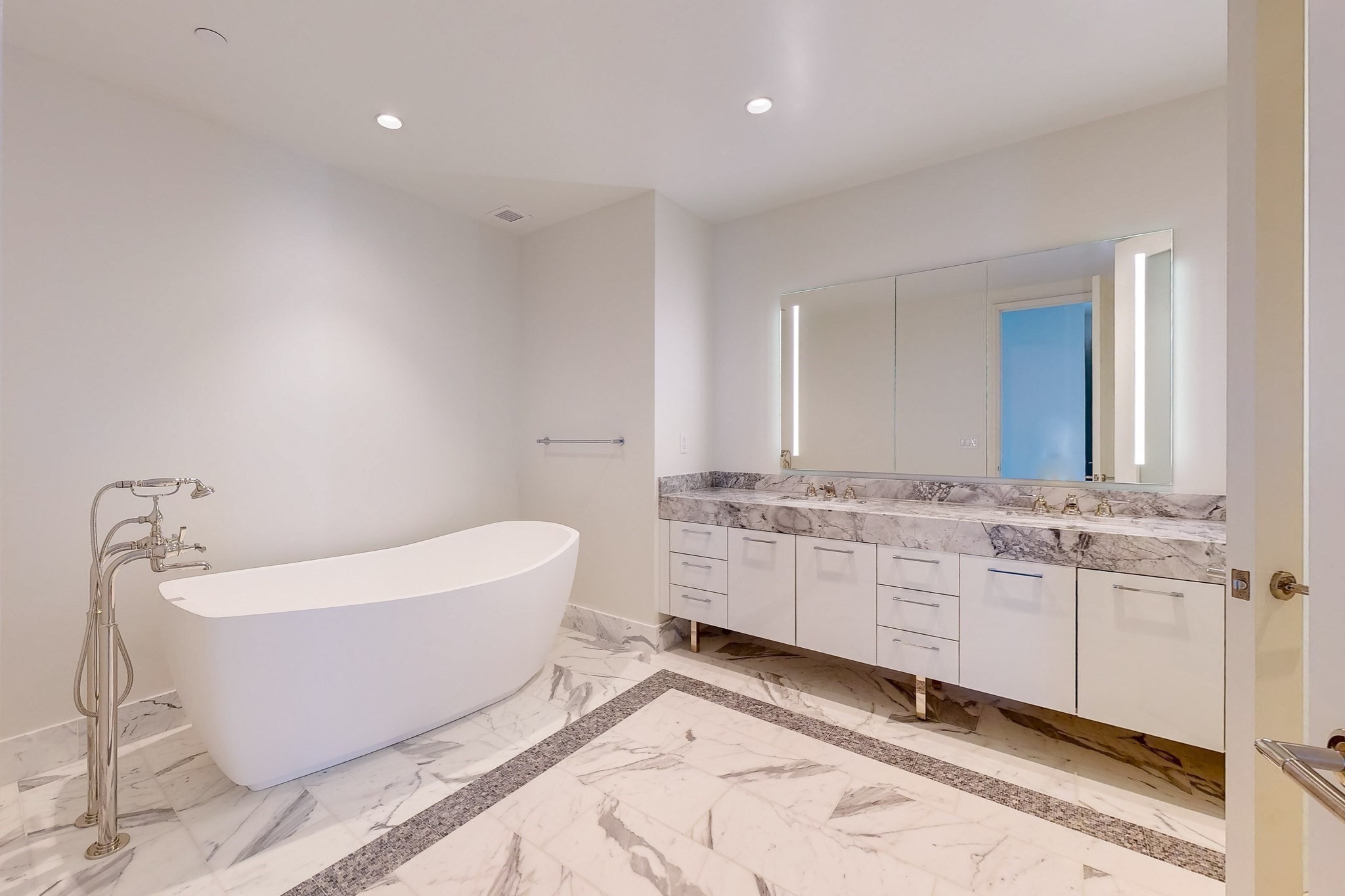 240 Devonshire Street # 5401 Property Photo 8