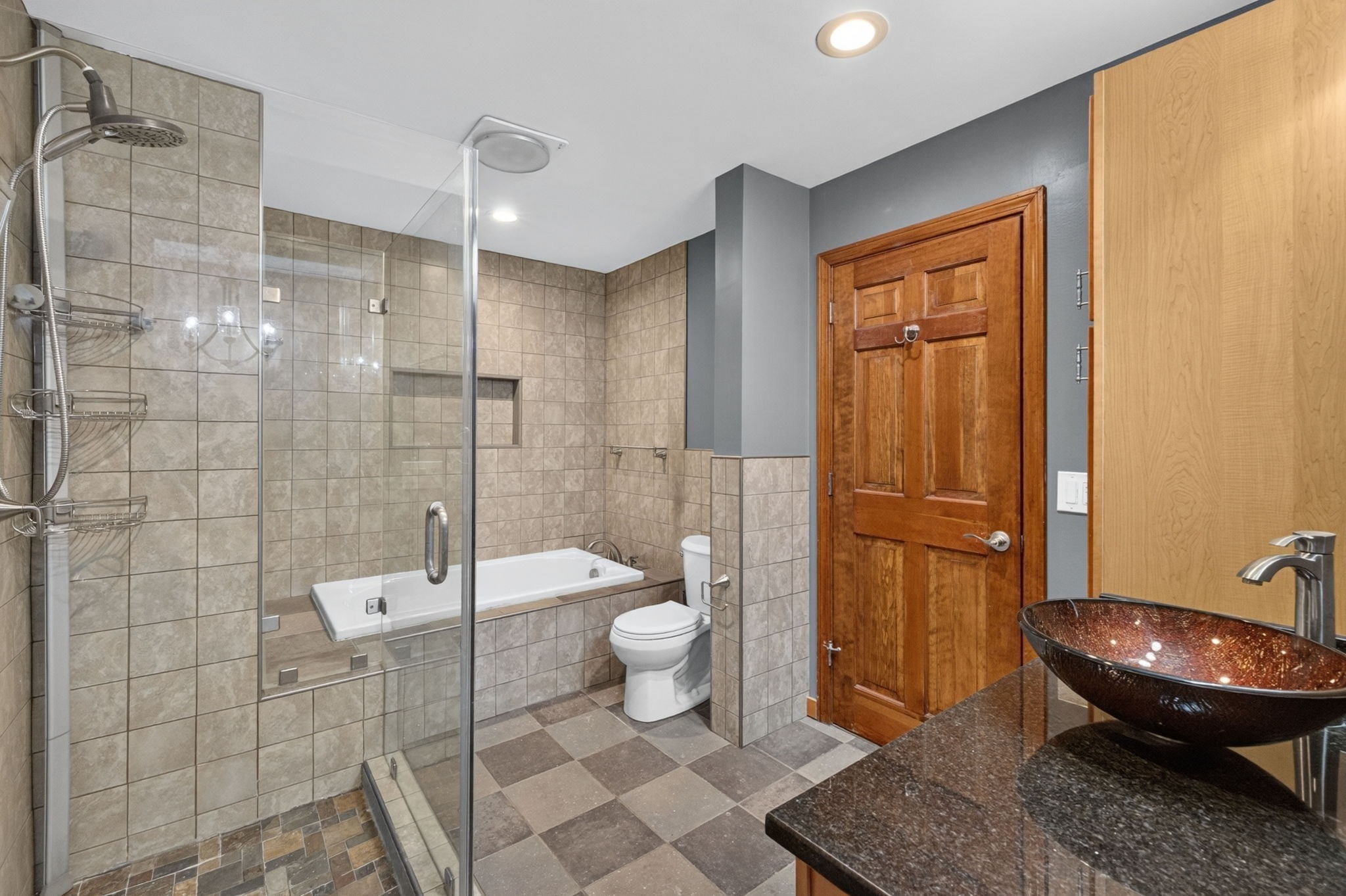 685 Bay St. # 15 Property Photo 18