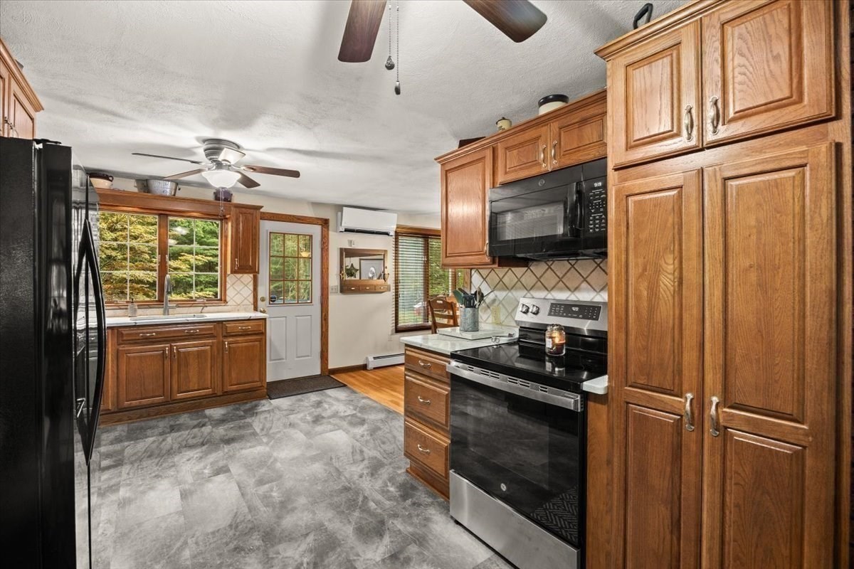 4 Winslow Way Property Photo 5