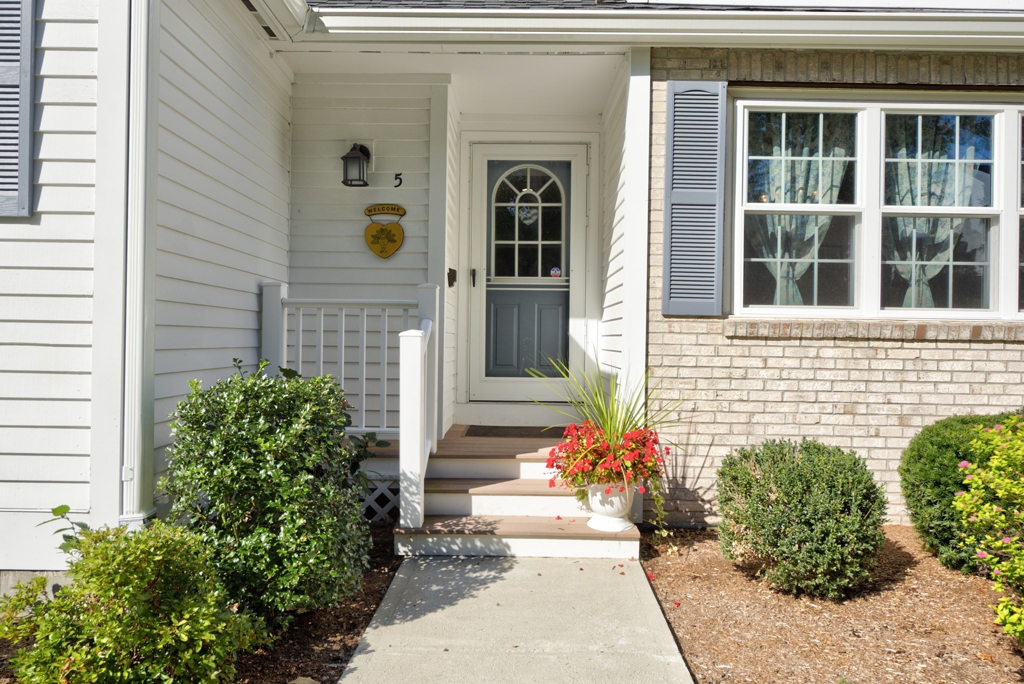 5 Pear Tree Ln # 5 Property Photo 1
