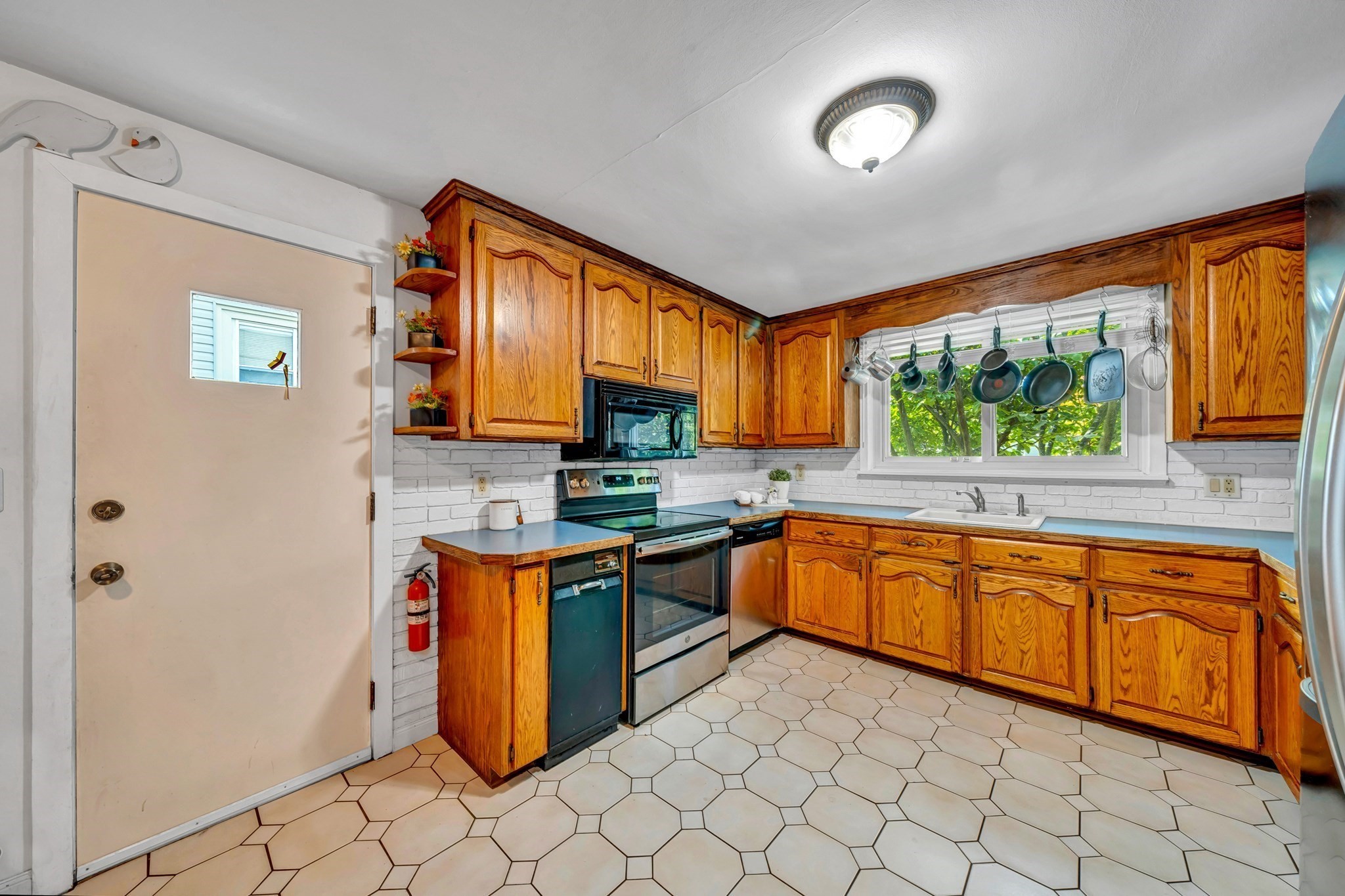 26 Beach St Property Photo 15
