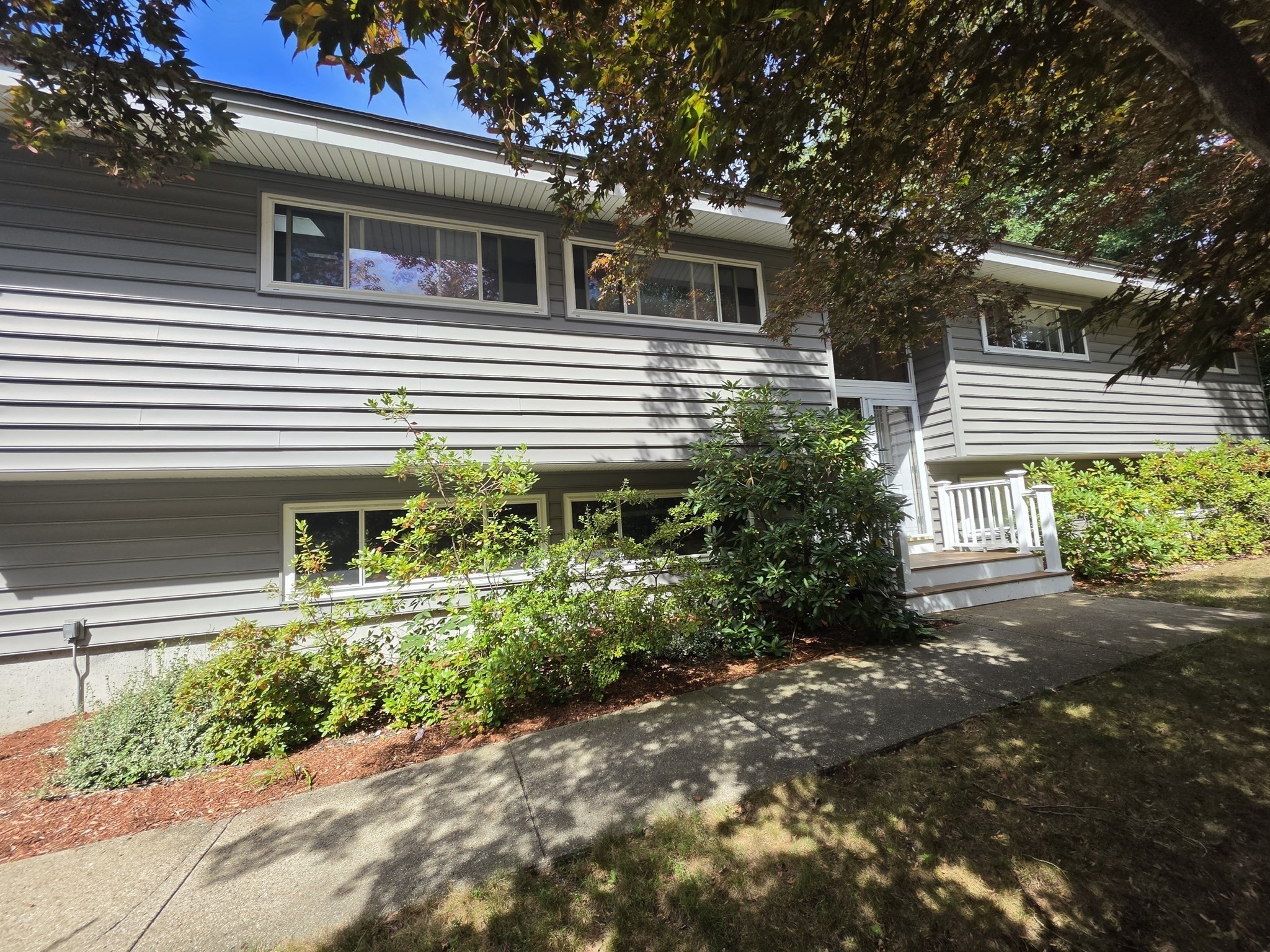 80 Winter St Property Photo 5