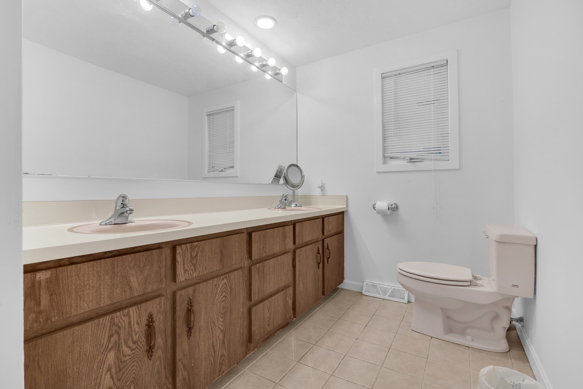 80 Winter St Property Photo 24