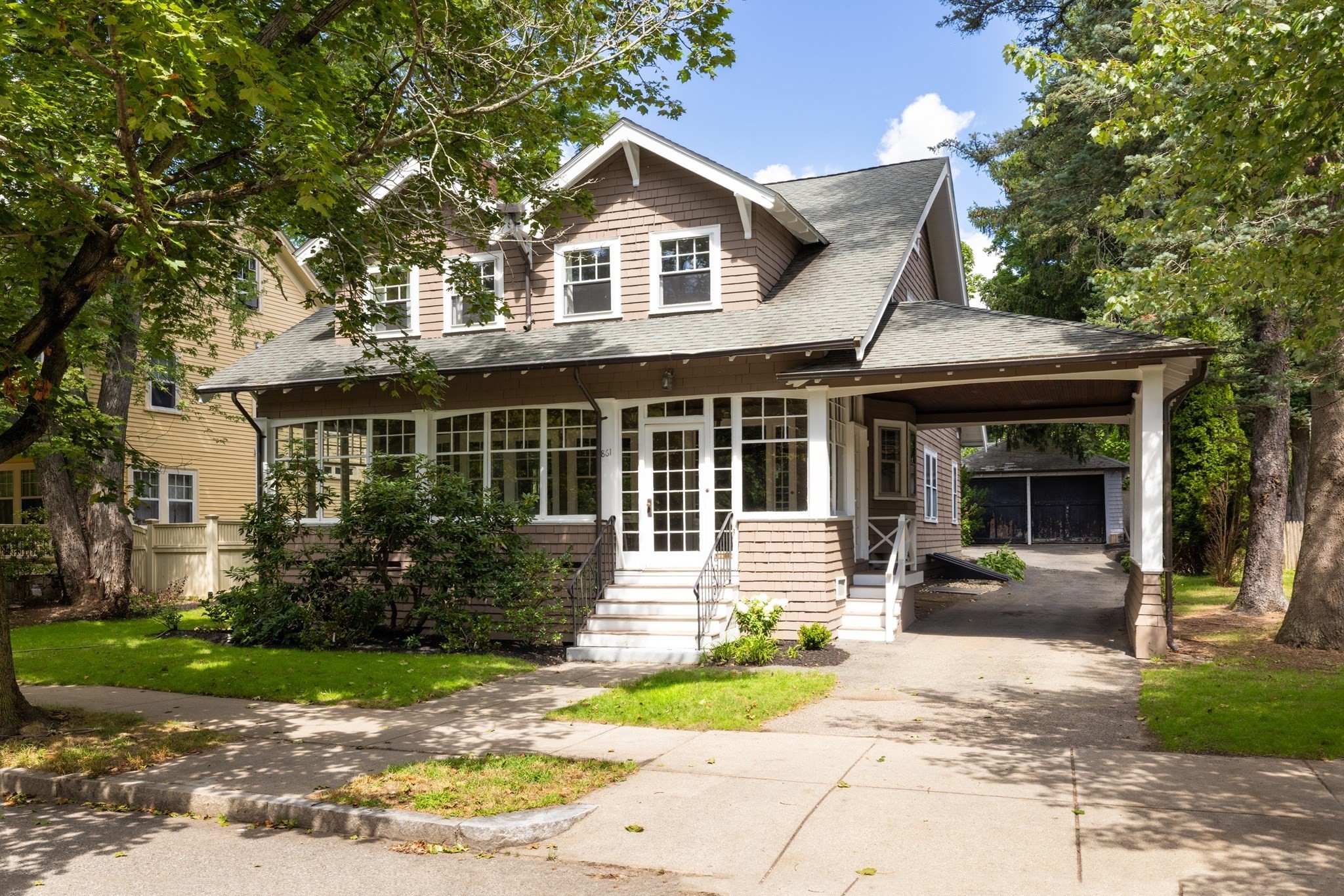 861 Commonwealth Ave Property Photo 1