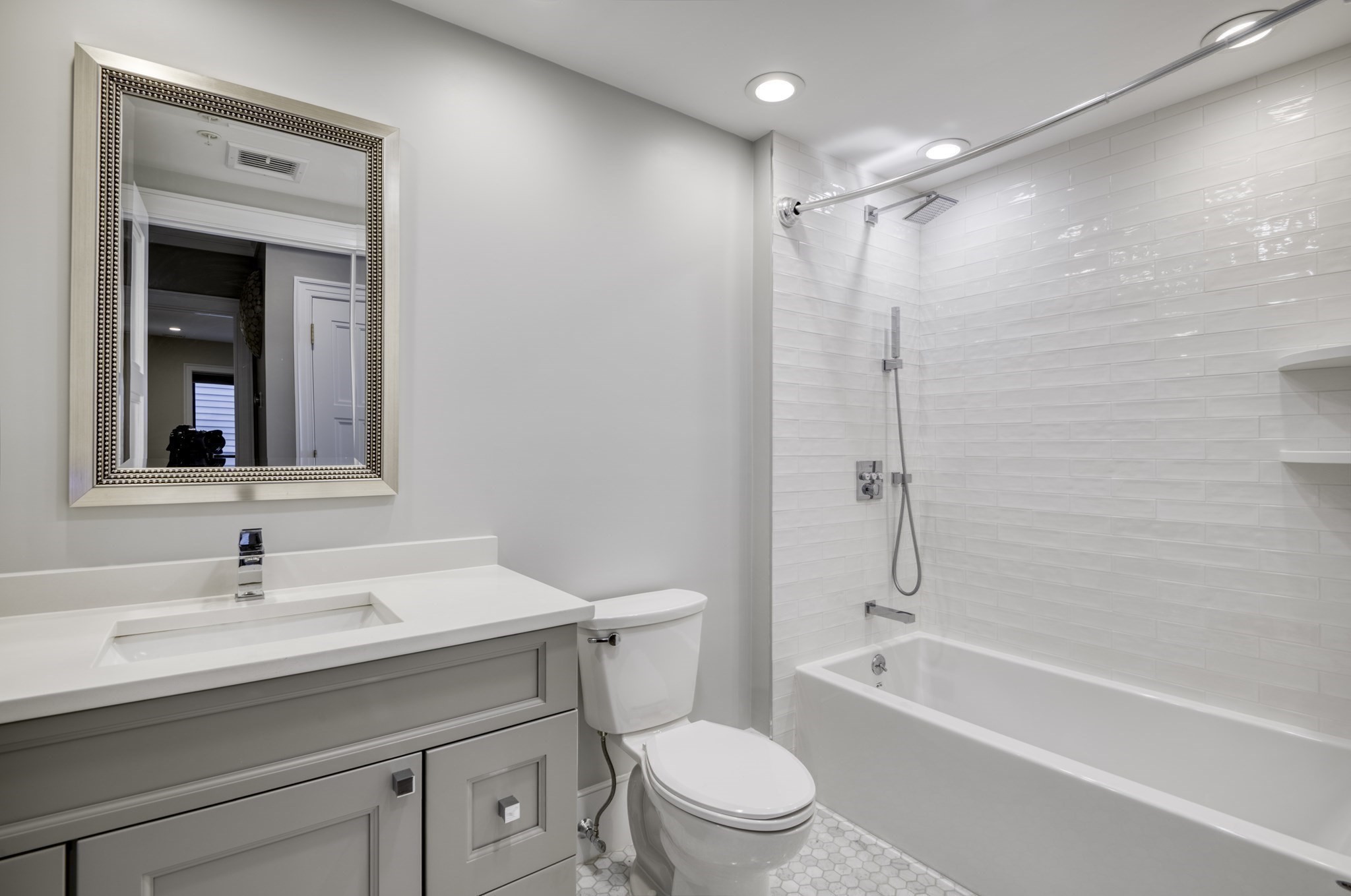 377 West First # 6 Property Photo 11