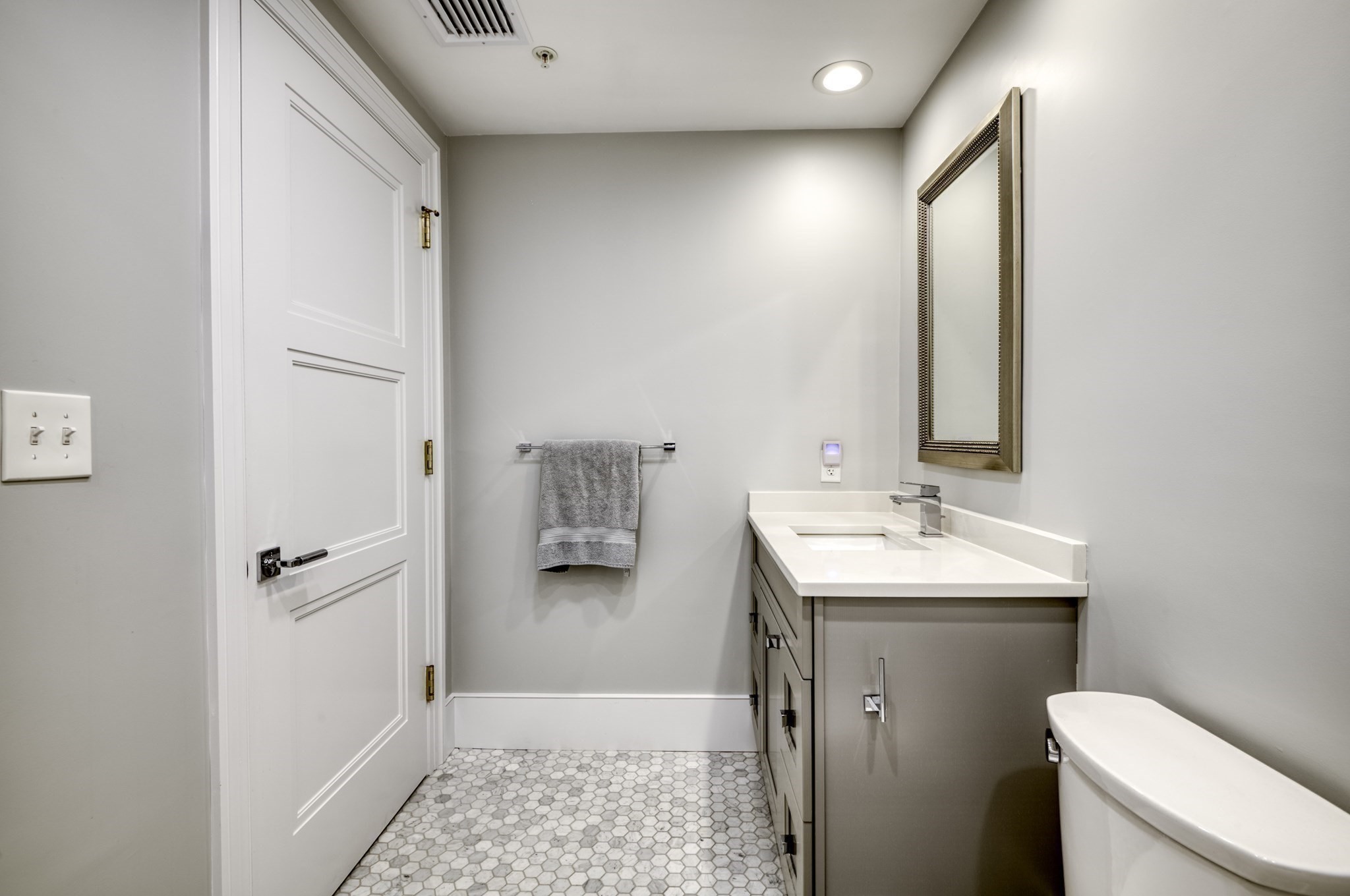 377 West First # 6 Property Photo 12