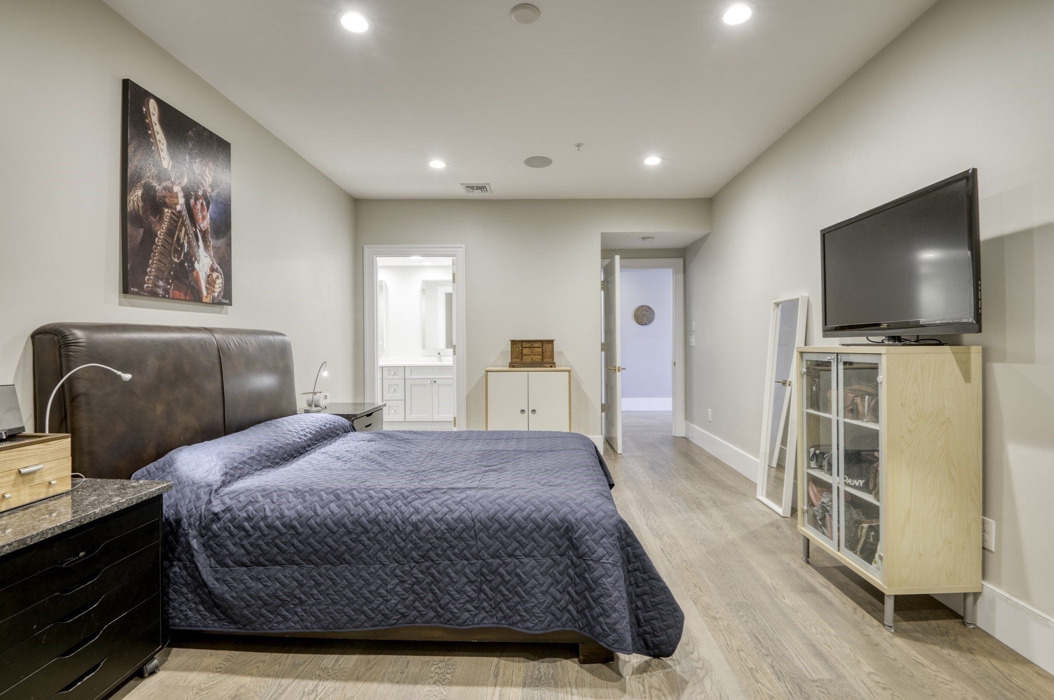 377 West First # 6 Property Photo 14