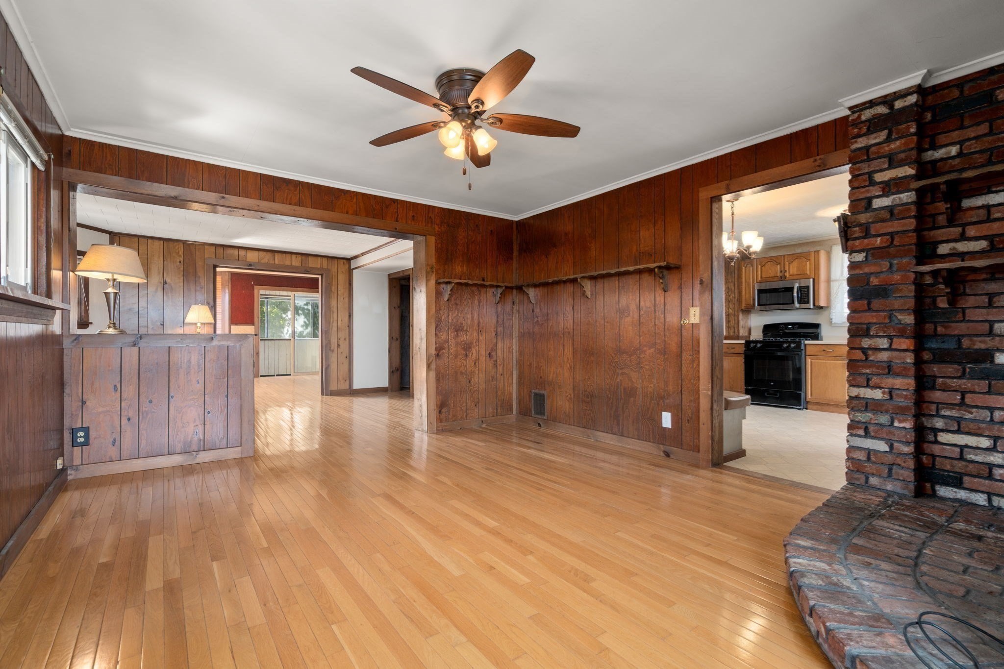 273 Medford St Property Photo 12
