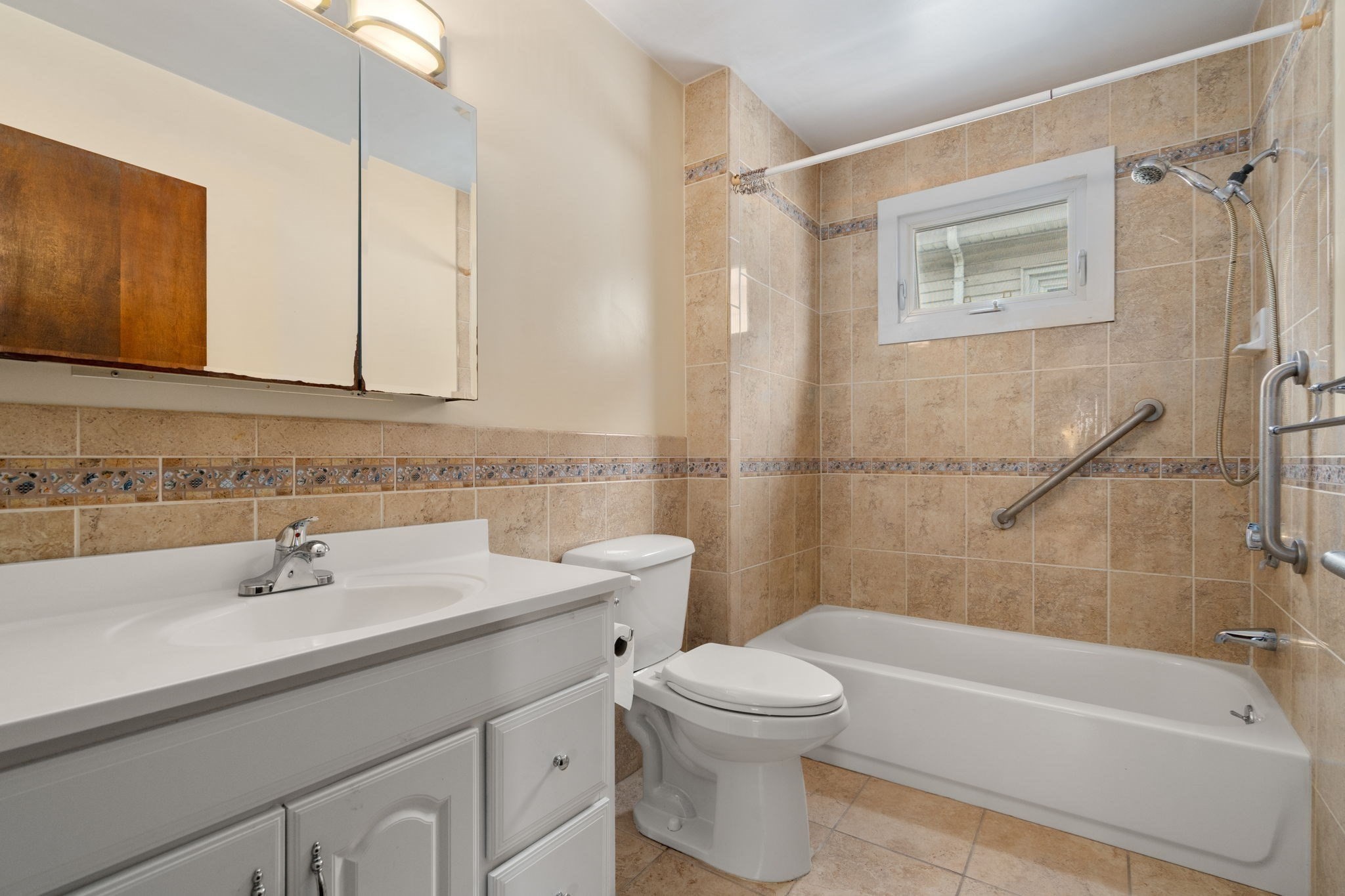 273 Medford St Property Photo 14