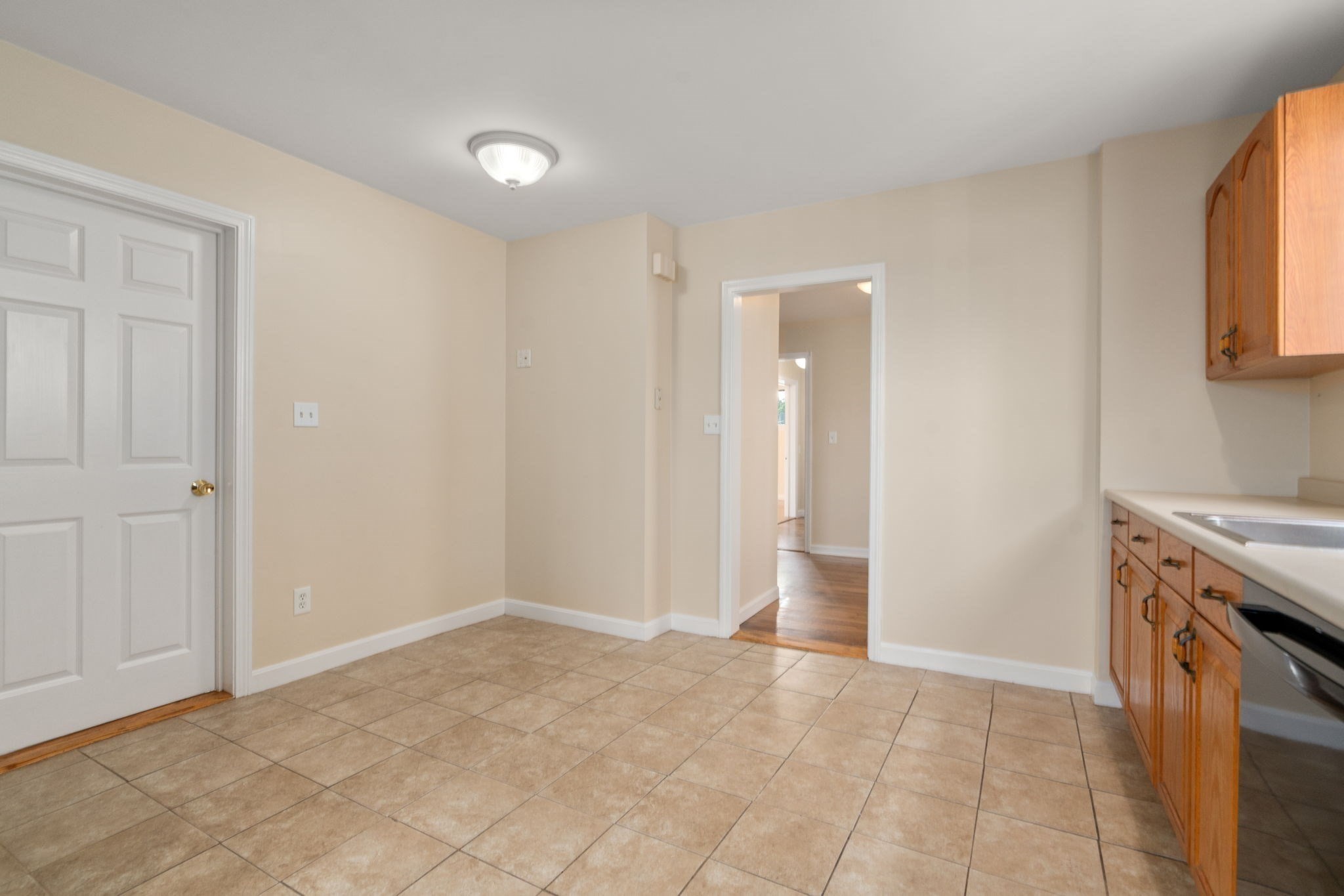 273 Medford St Property Photo 23